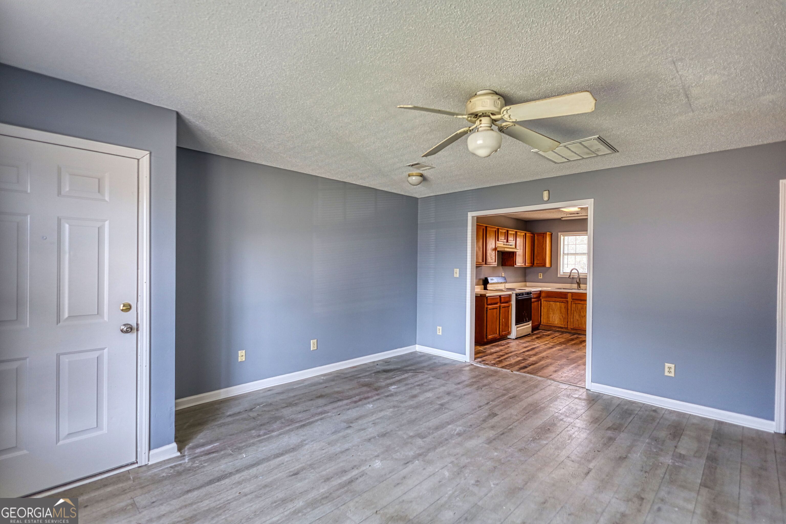 2313 Laura Court Ne Property Photo 6