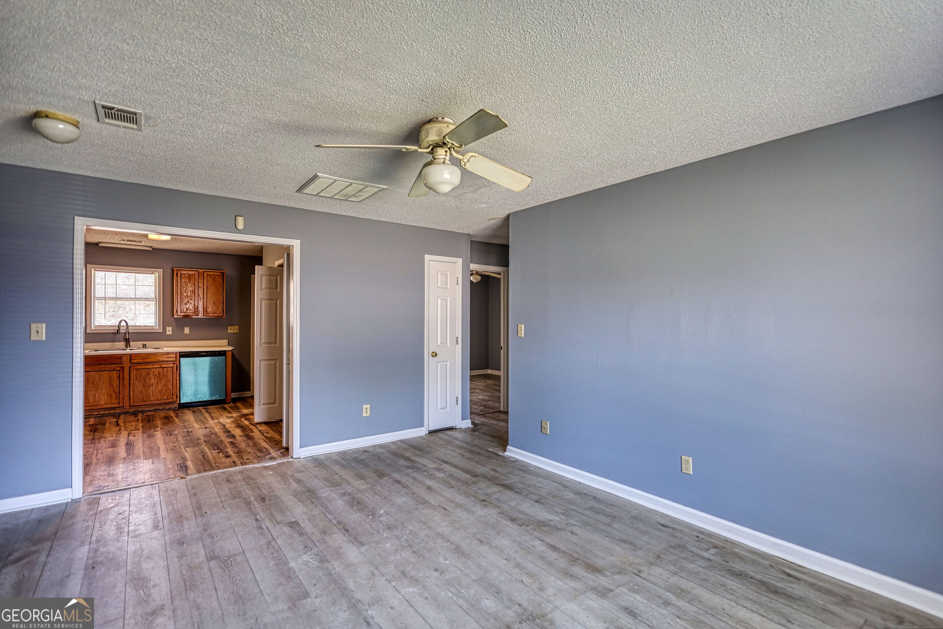 2313 Laura Court Ne Property Photo 8