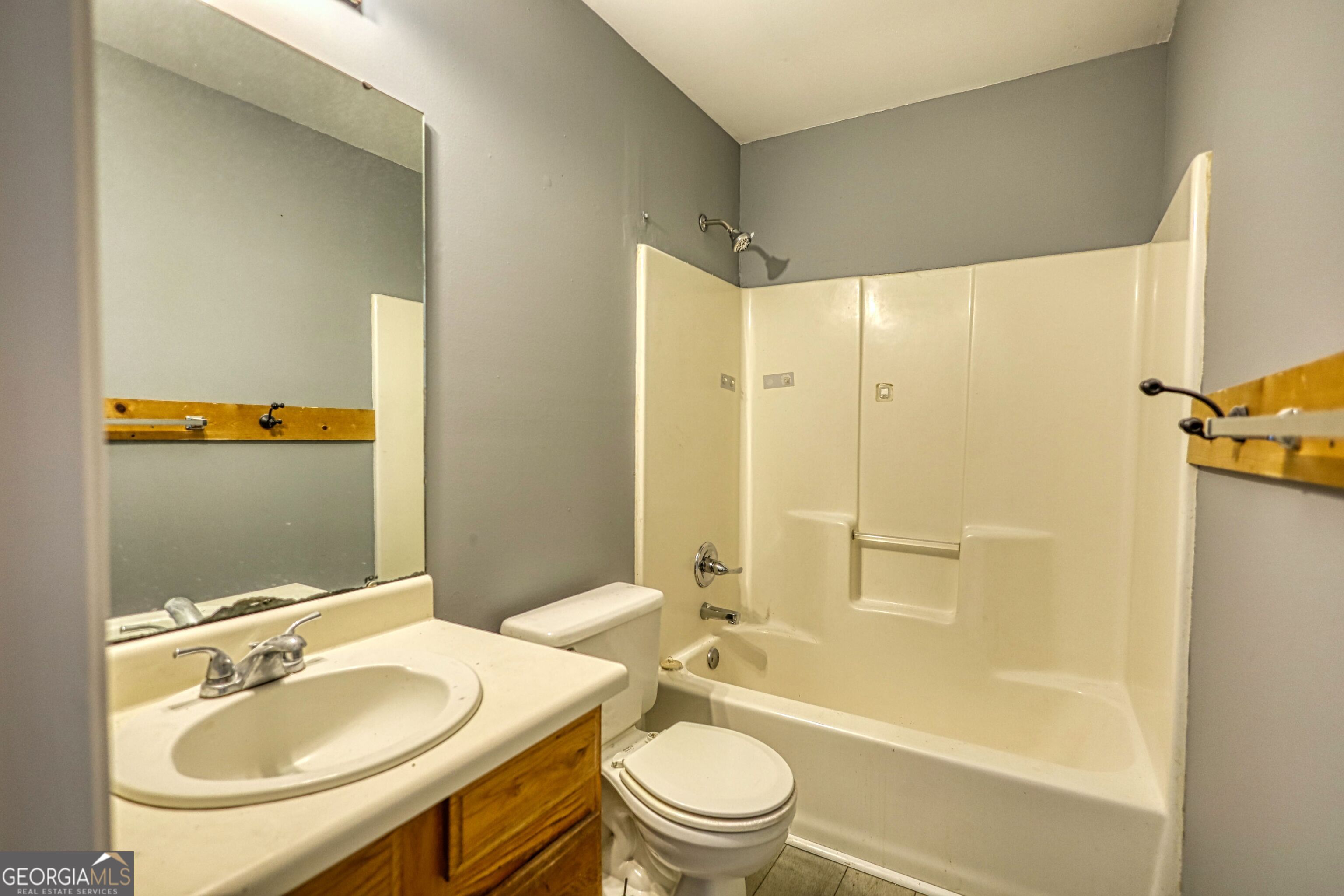 2313 Laura Court Ne Property Photo 17