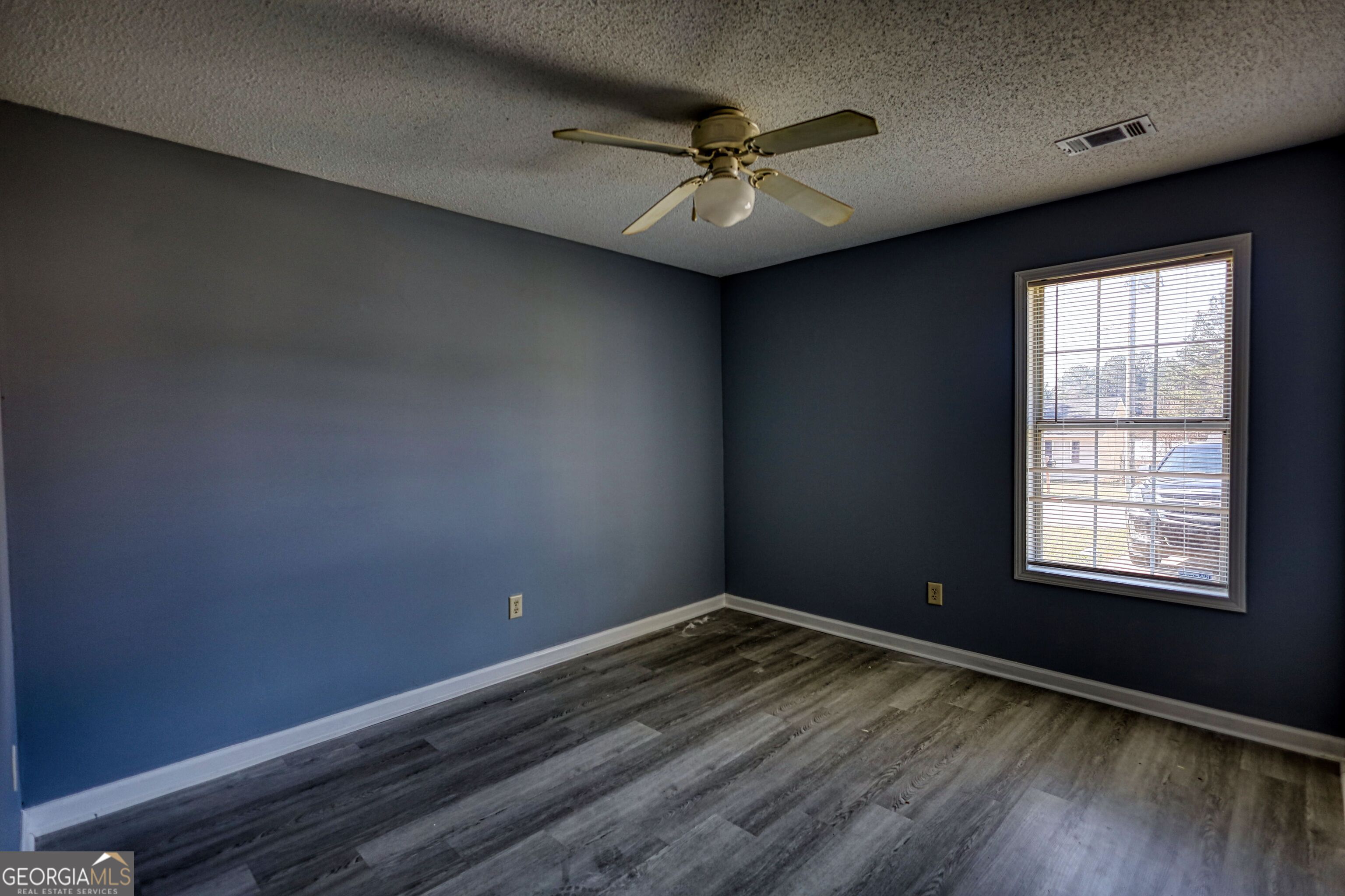 2313 Laura Court Ne Property Photo 20