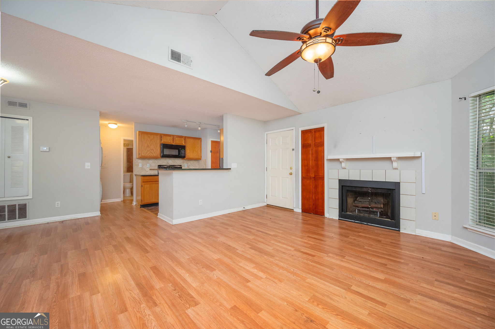 915 Wentworth Court Property Photo 5