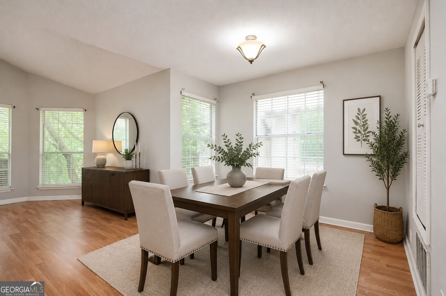 915 Wentworth Court Property Photo 6