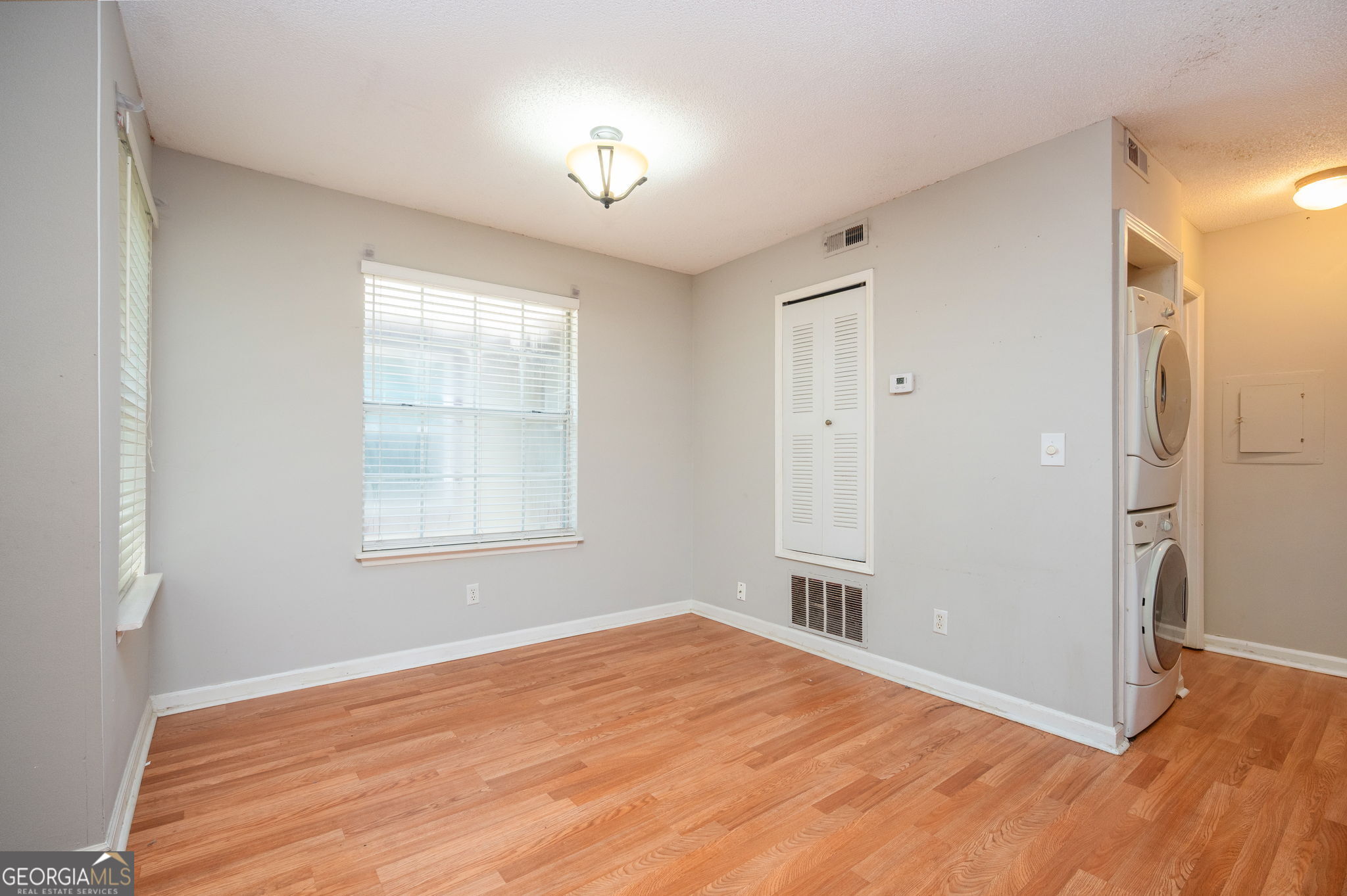 915 Wentworth Court Property Photo 8