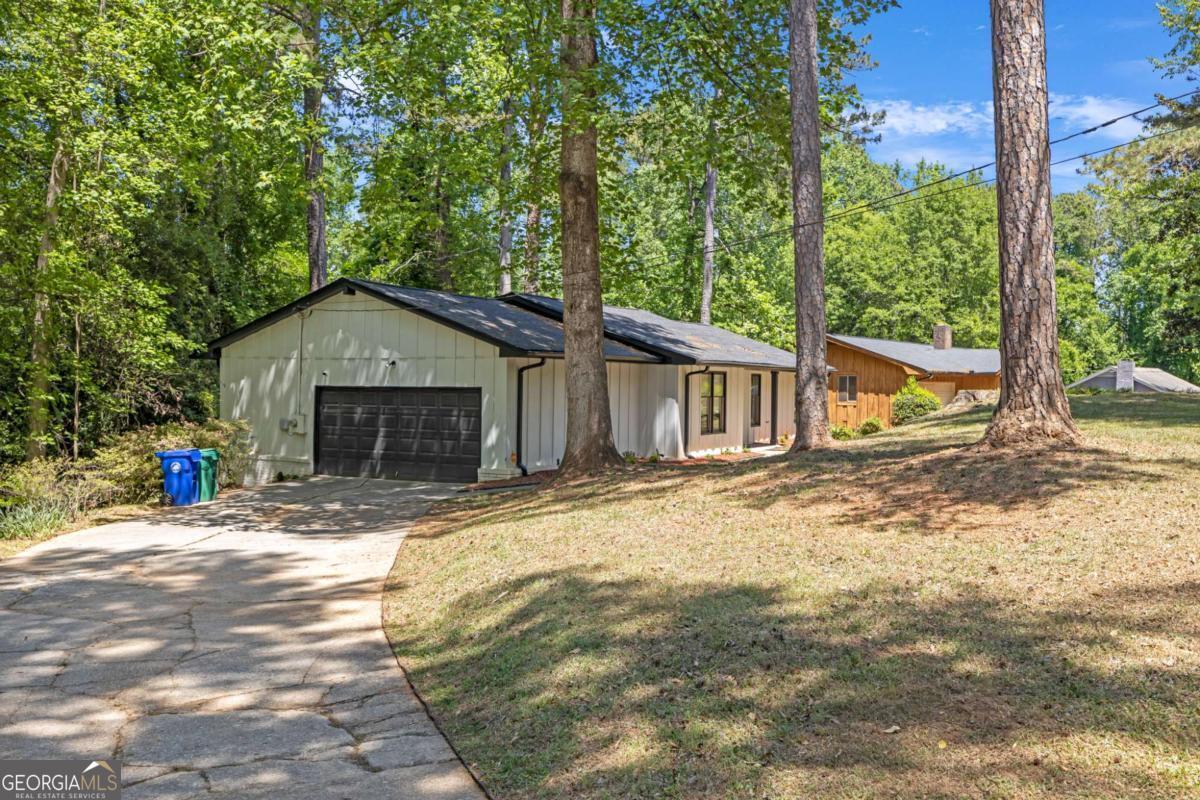 3352 Idlecreek Way Property Photo 3