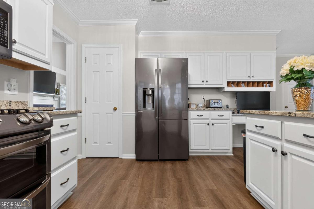 3607 Tree View Drive Property Photo 9