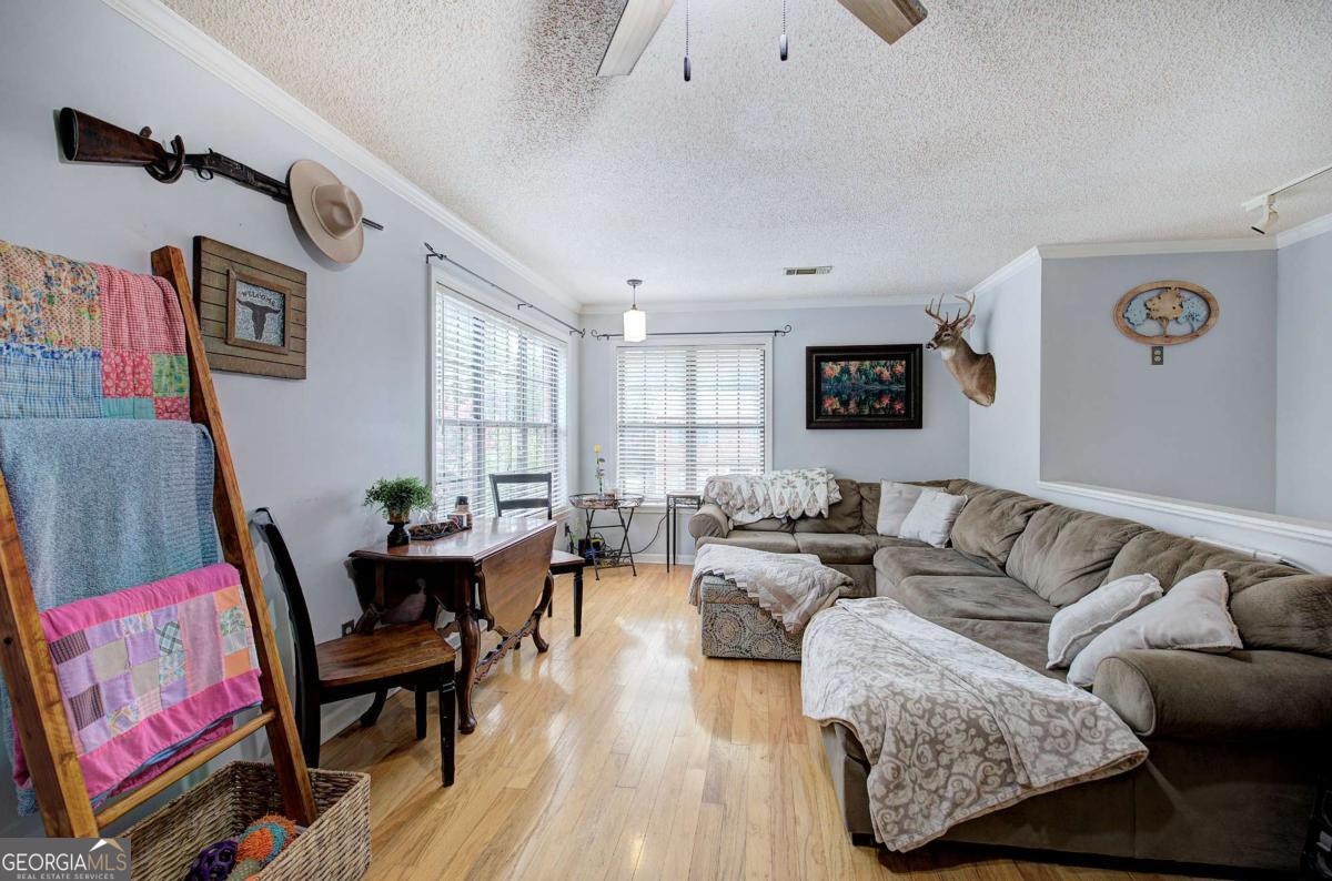 272 Mount Vernon Drive Property Photo 4