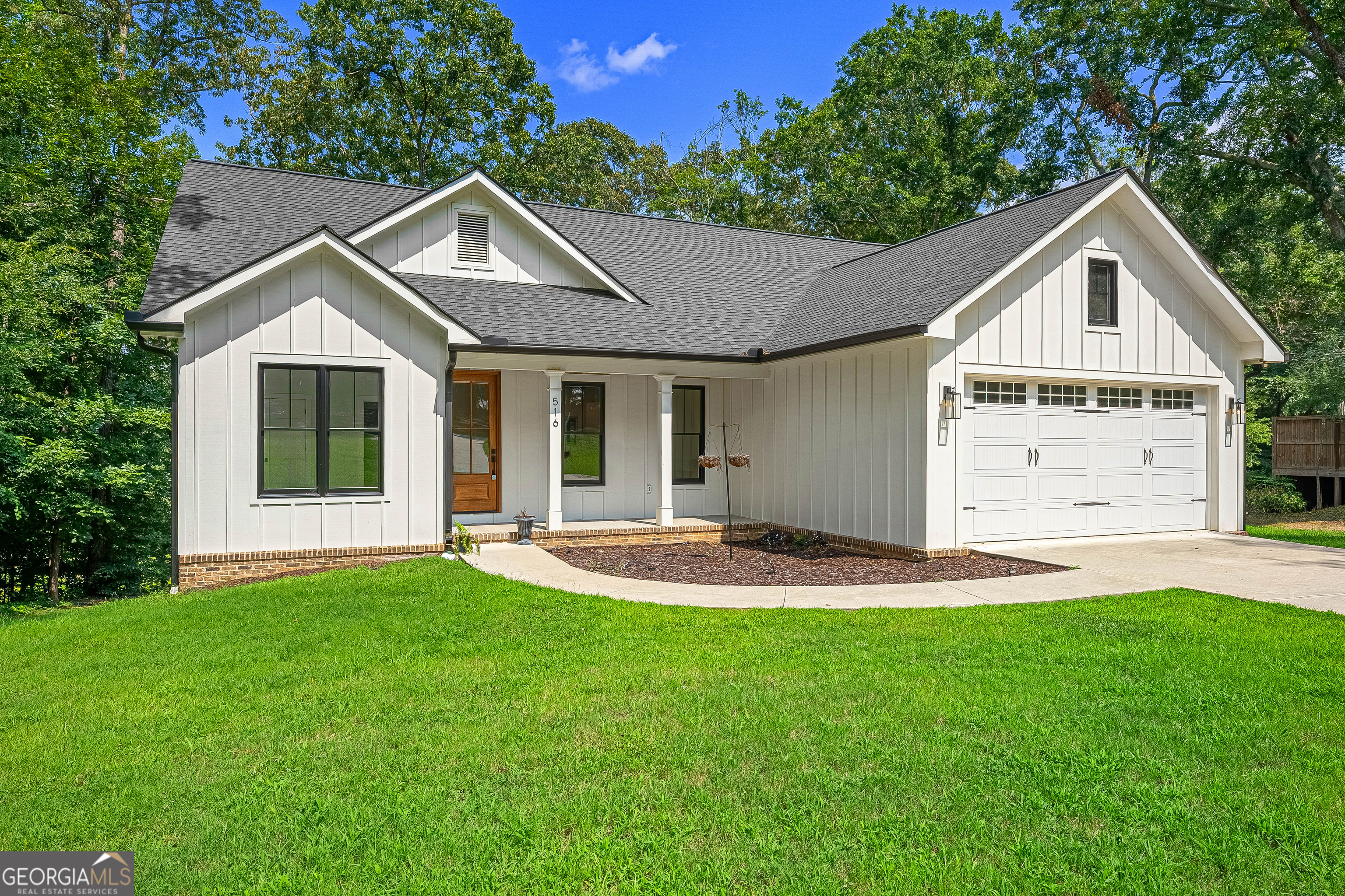 516 Winding Way Property Photo 3