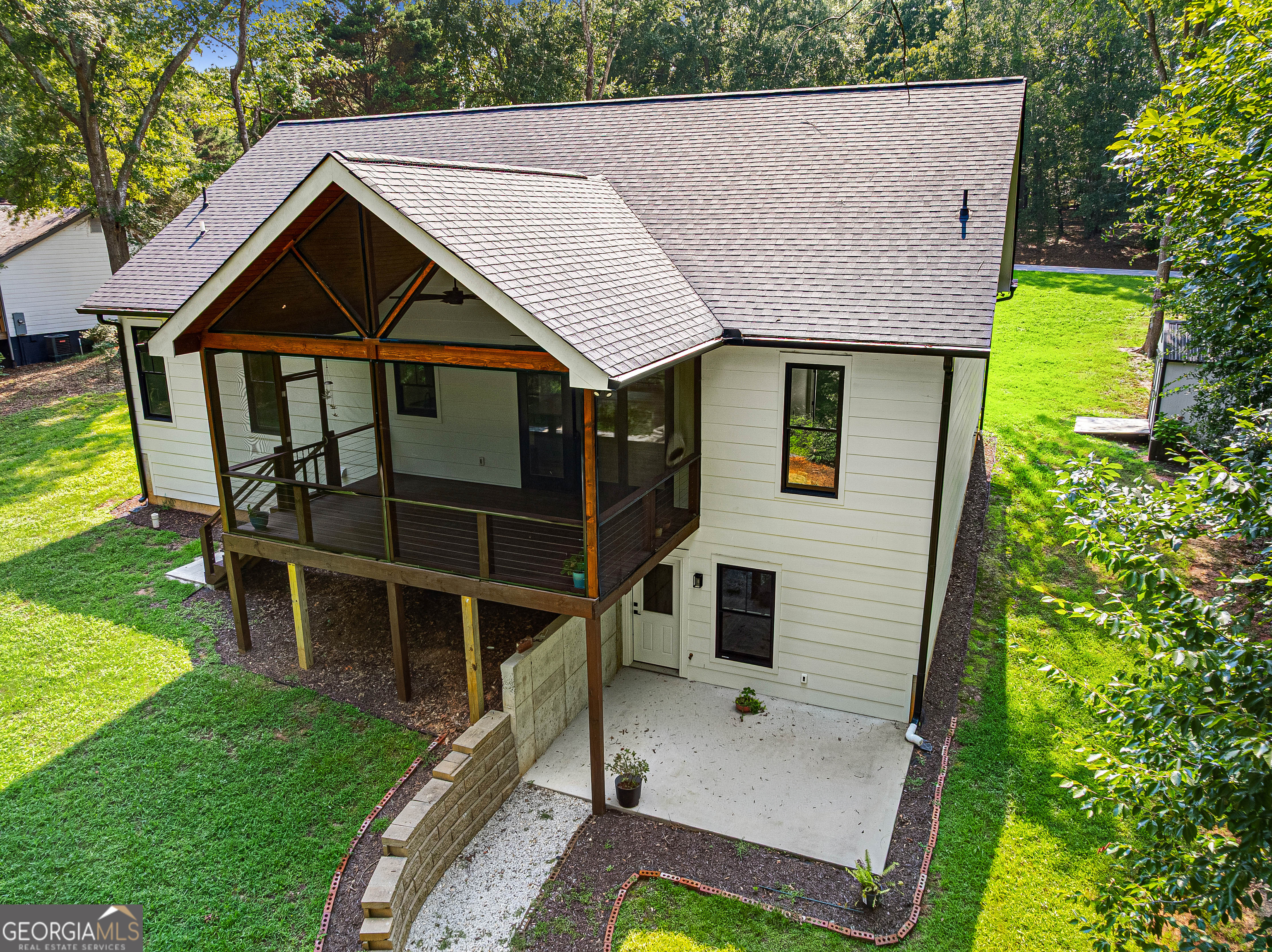 516 Winding Way Property Photo 4
