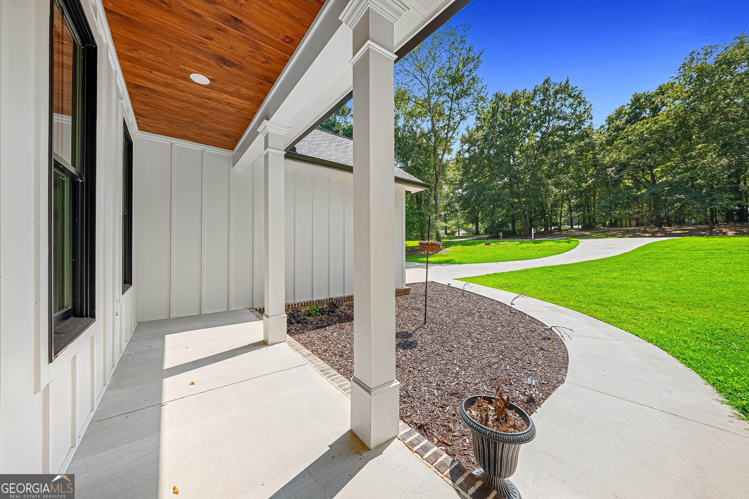 516 Winding Way Property Photo 5