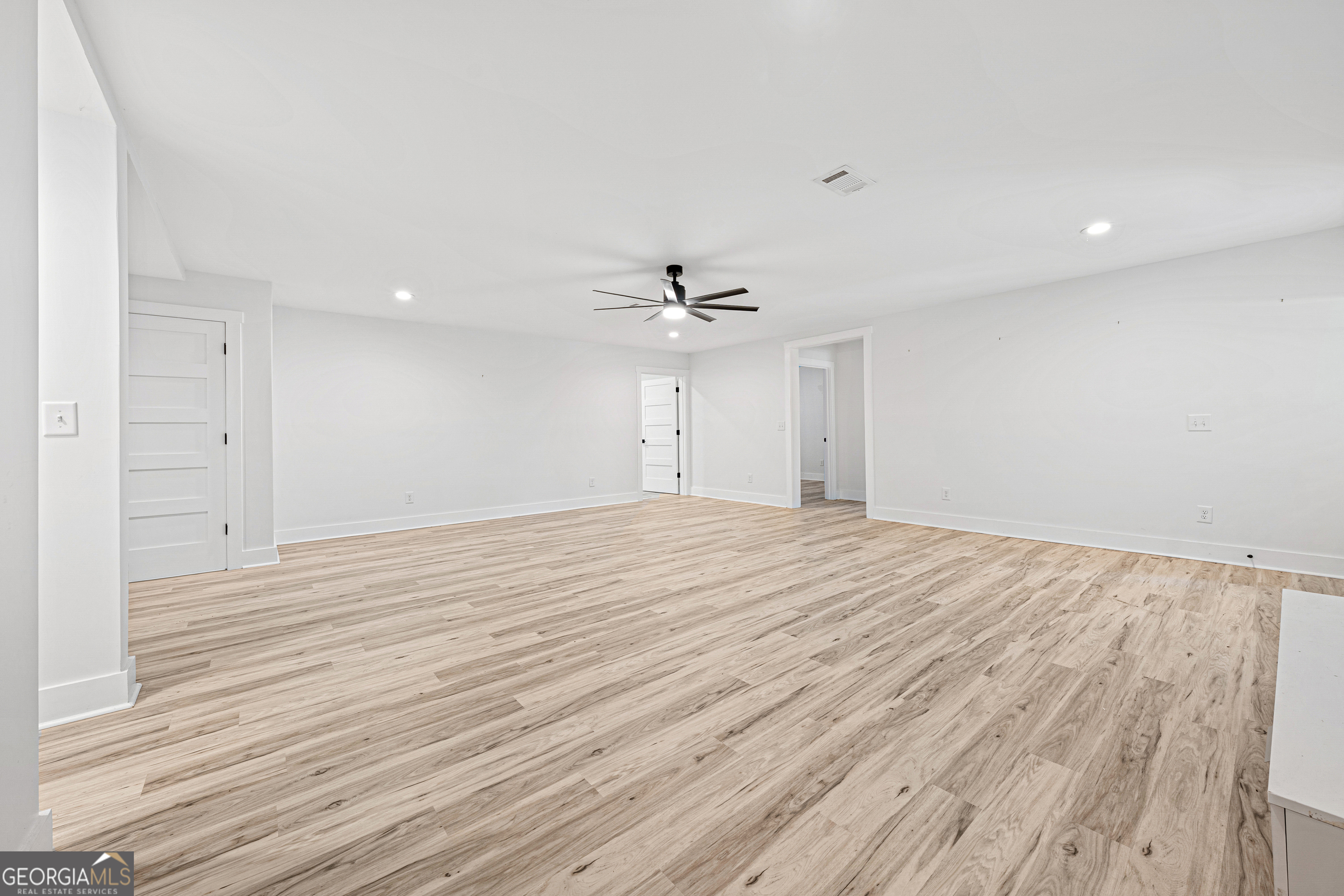 516 Winding Way Property Photo 33