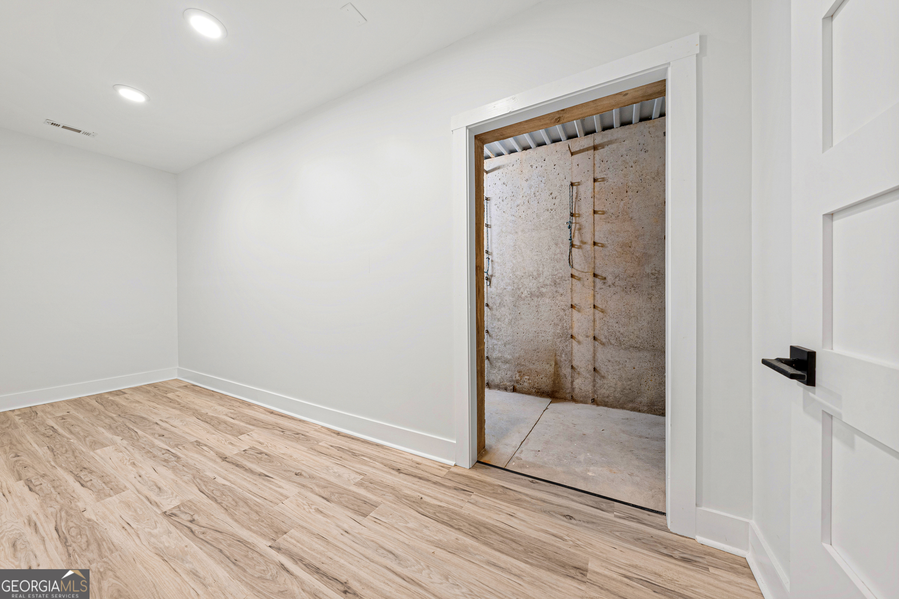 516 Winding Way Property Photo 38