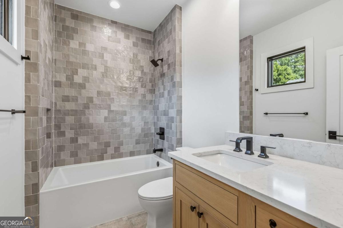 246 Garland Avenue Property Photo 26