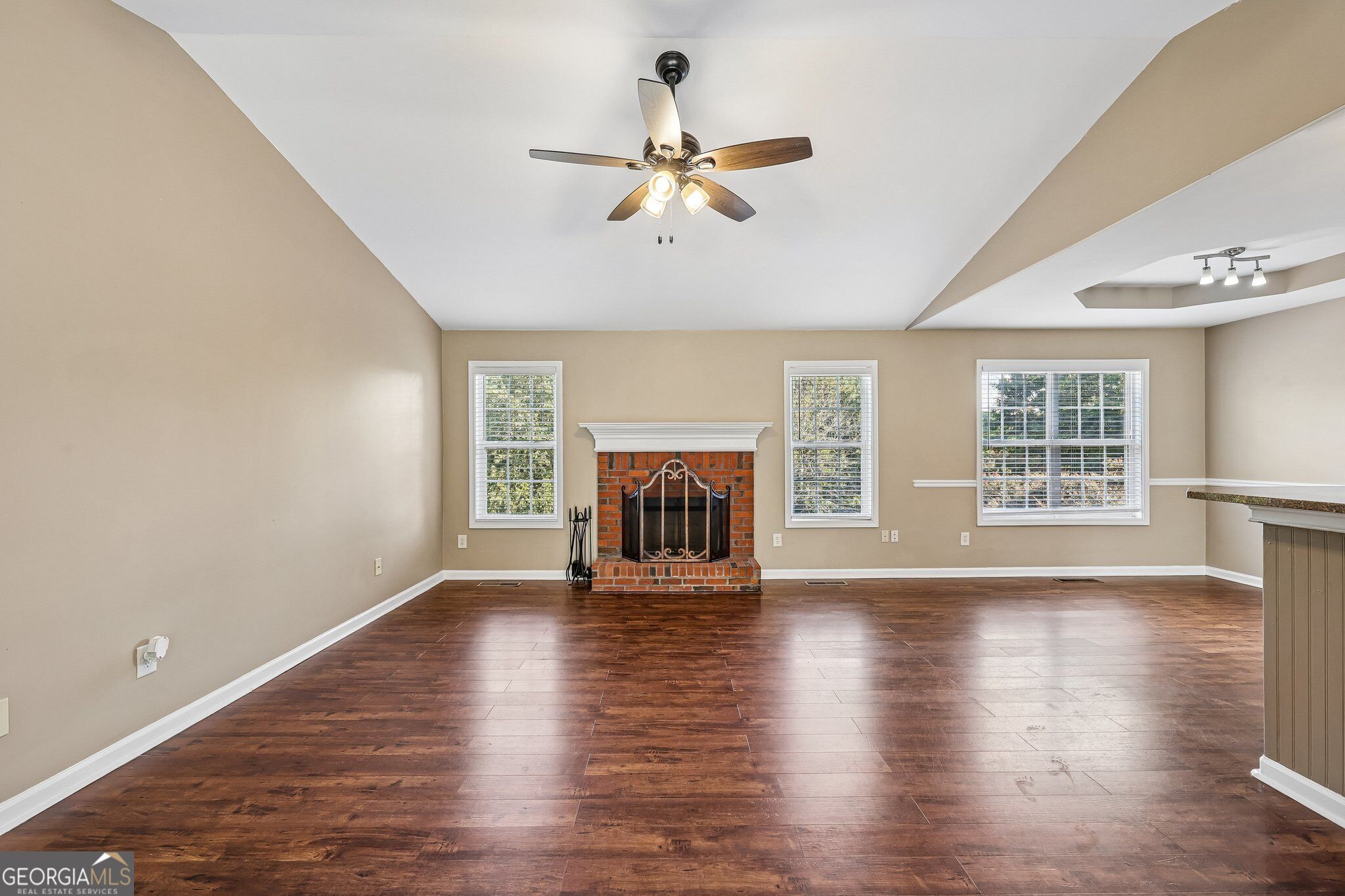 525 San Dra Way Property Photo 4