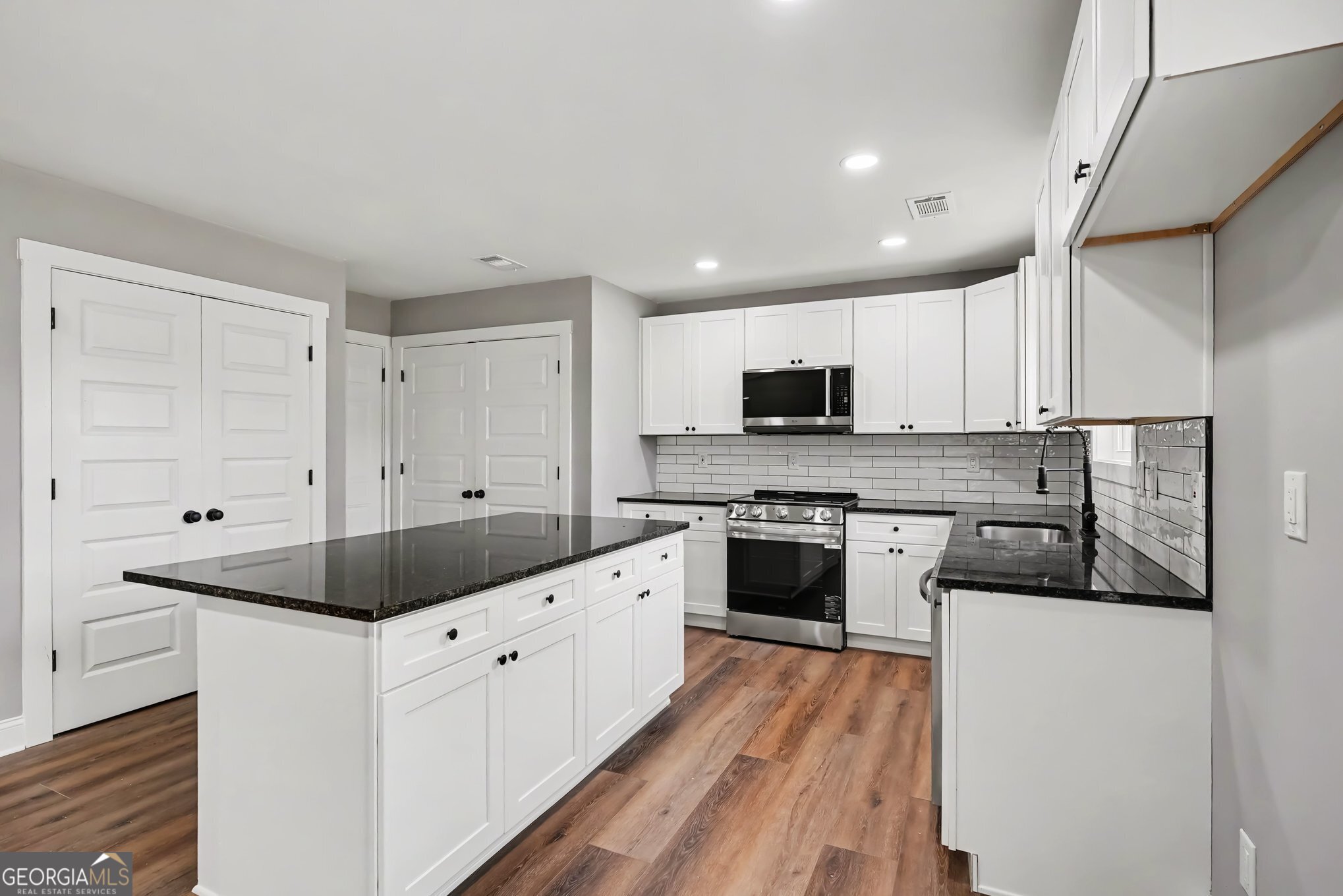520 Vineyard Road Property Photo 10