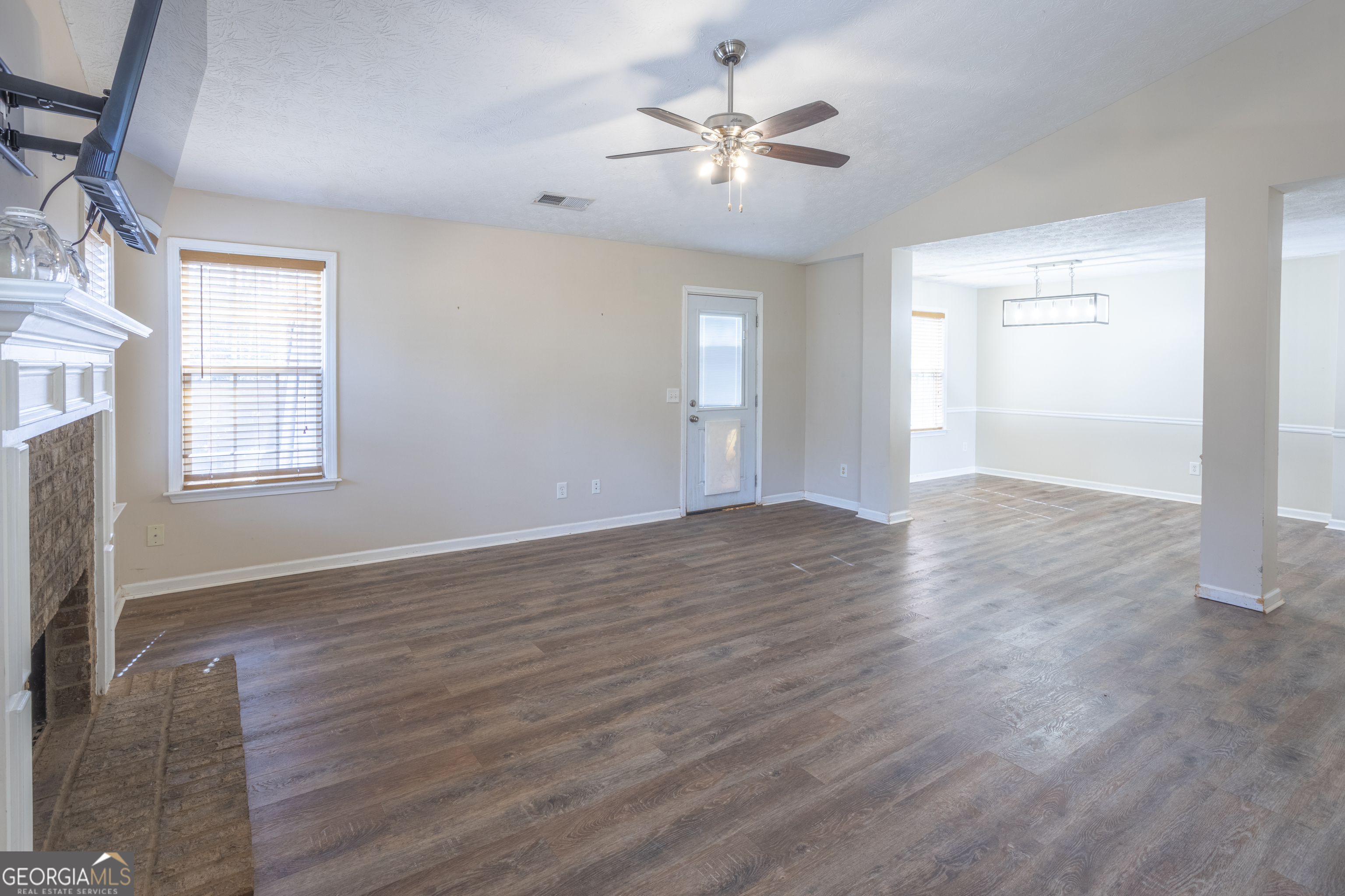 305 Bradford Court Property Photo 8