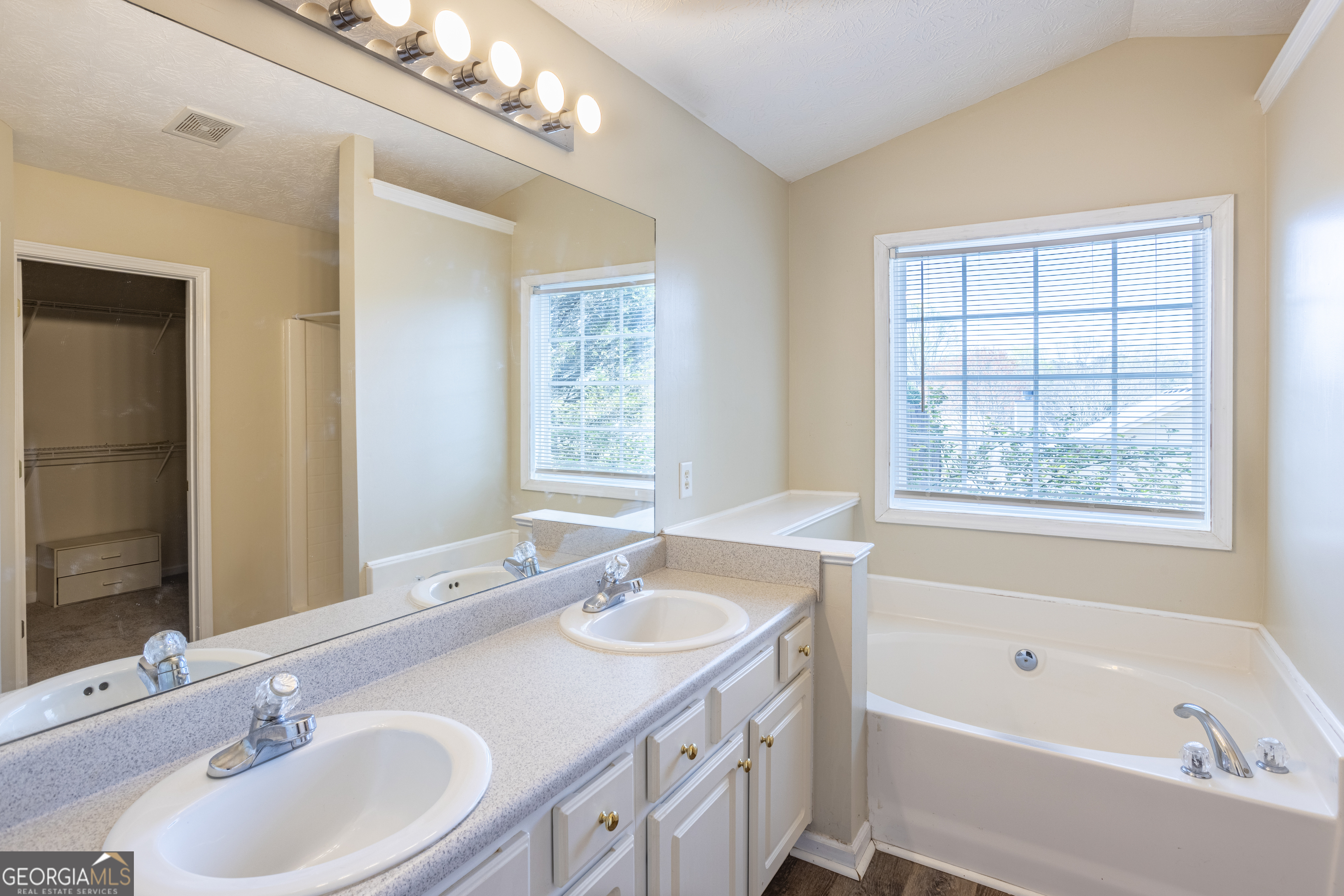 305 Bradford Court Property Photo 15