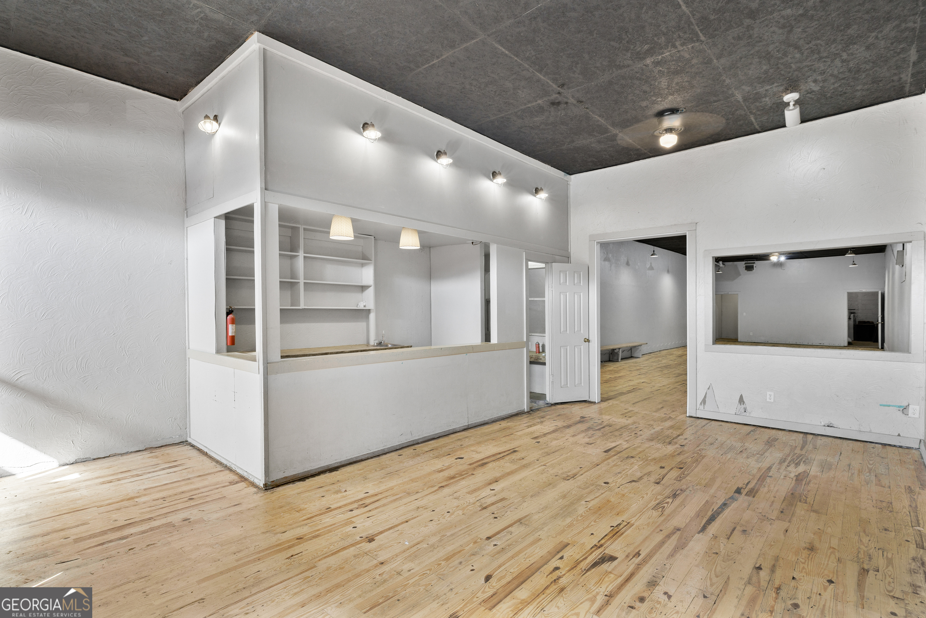 10117 Commerce Street Property Photo 10
