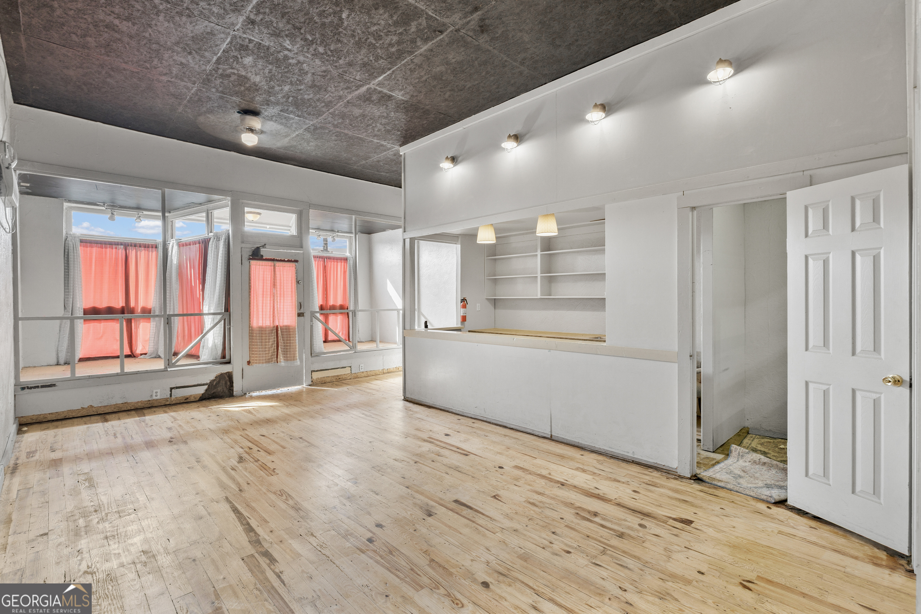 10117 Commerce Street Property Photo 12
