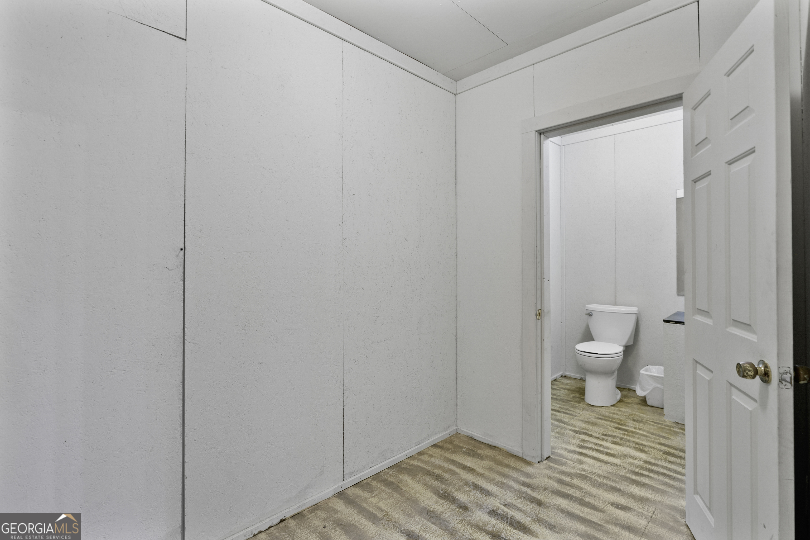 10117 Commerce Street Property Photo 14