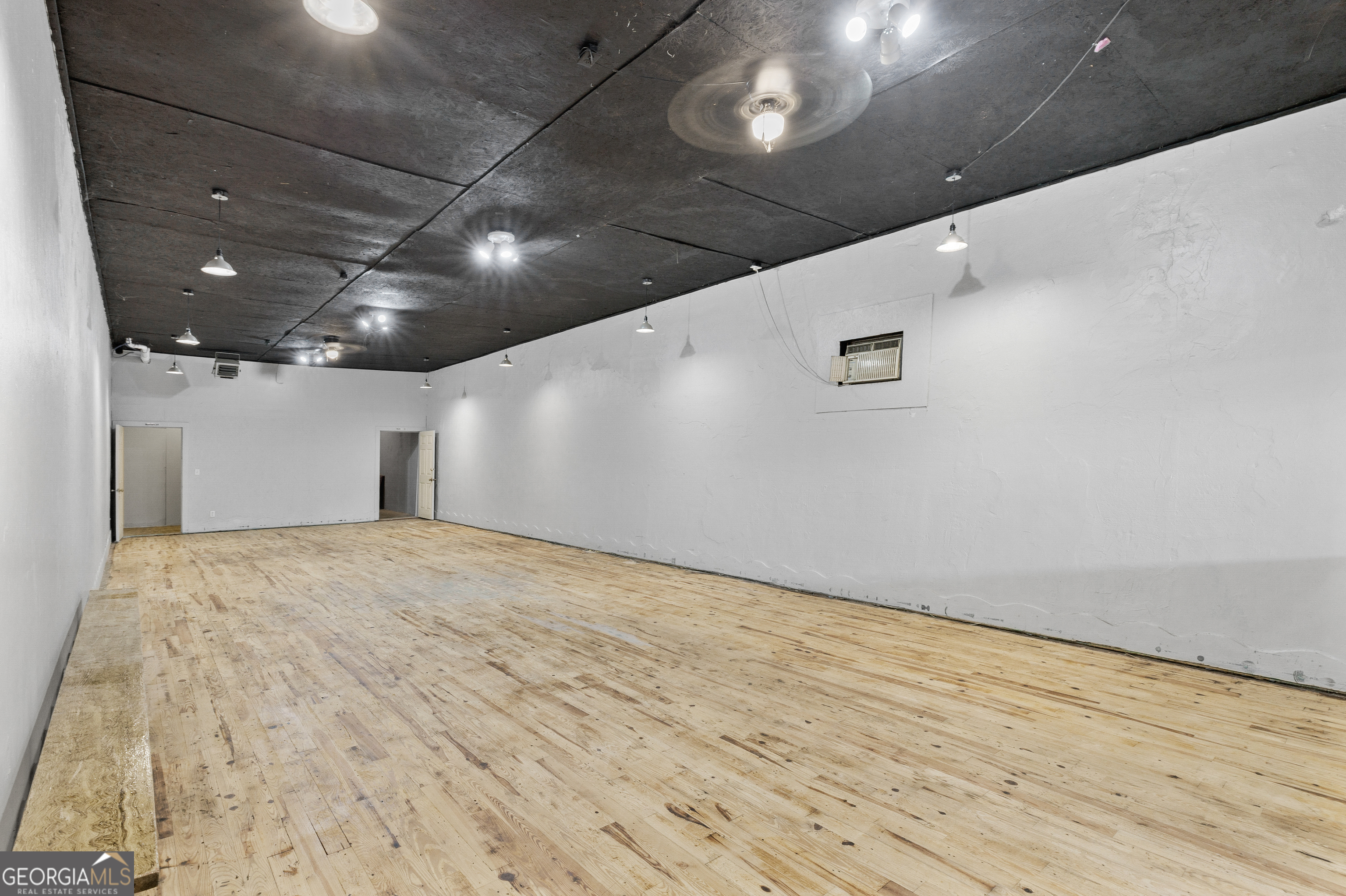 10117 Commerce Street Property Photo 16