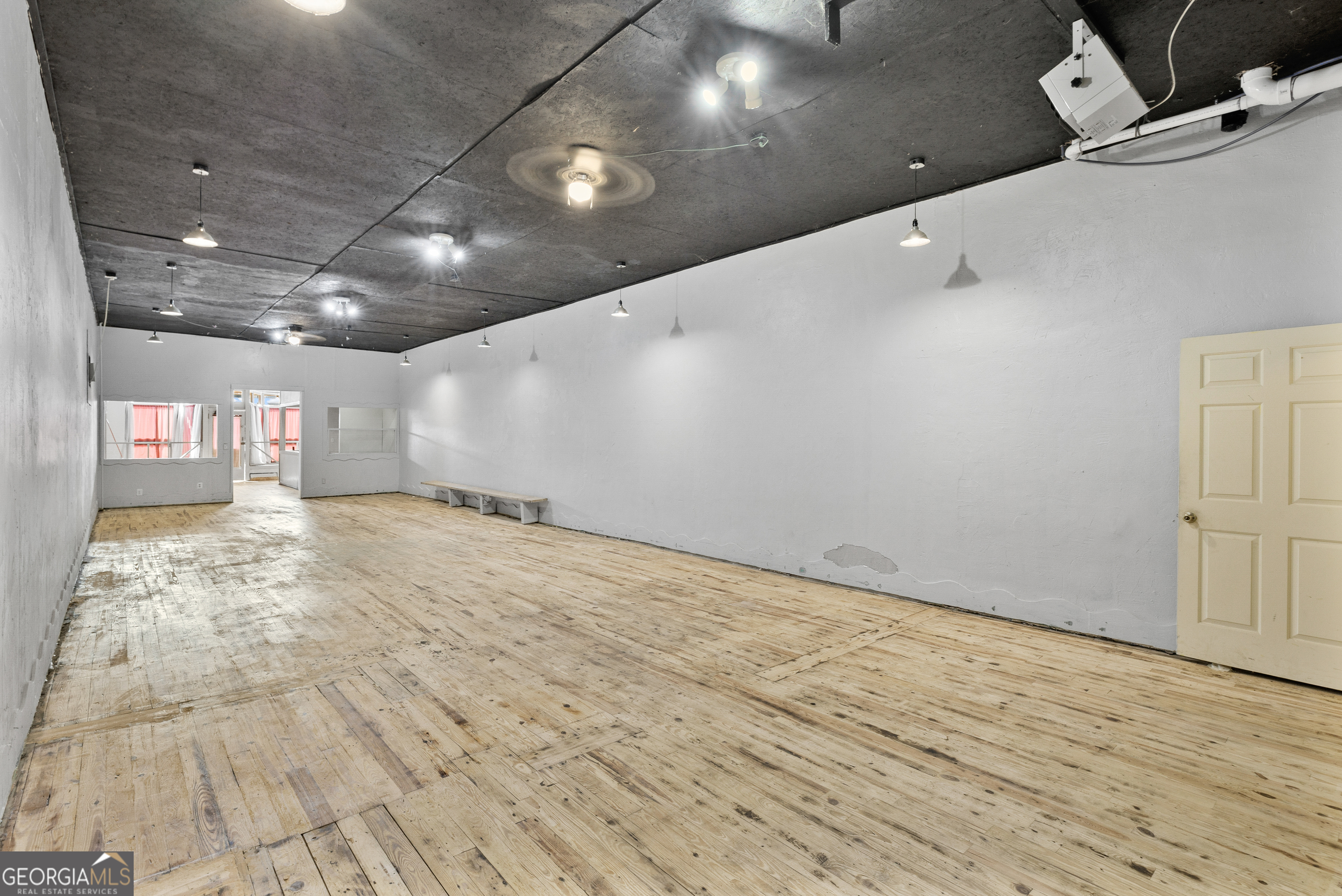 10117 Commerce Street Property Photo 17