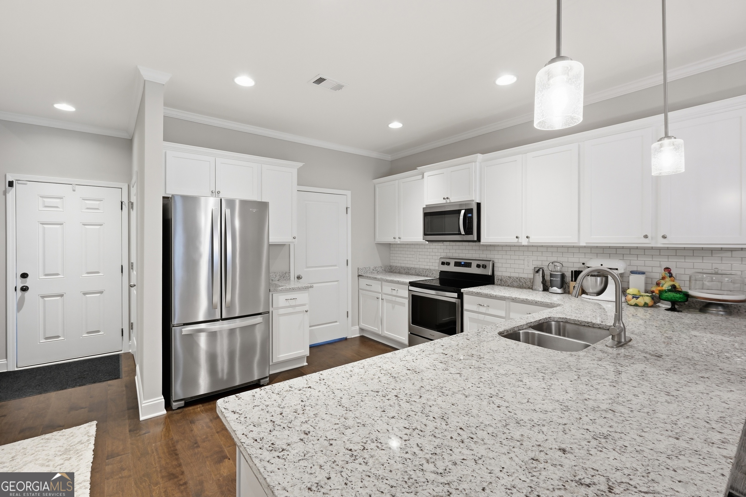 3874 Valley View Court Property Photo 5