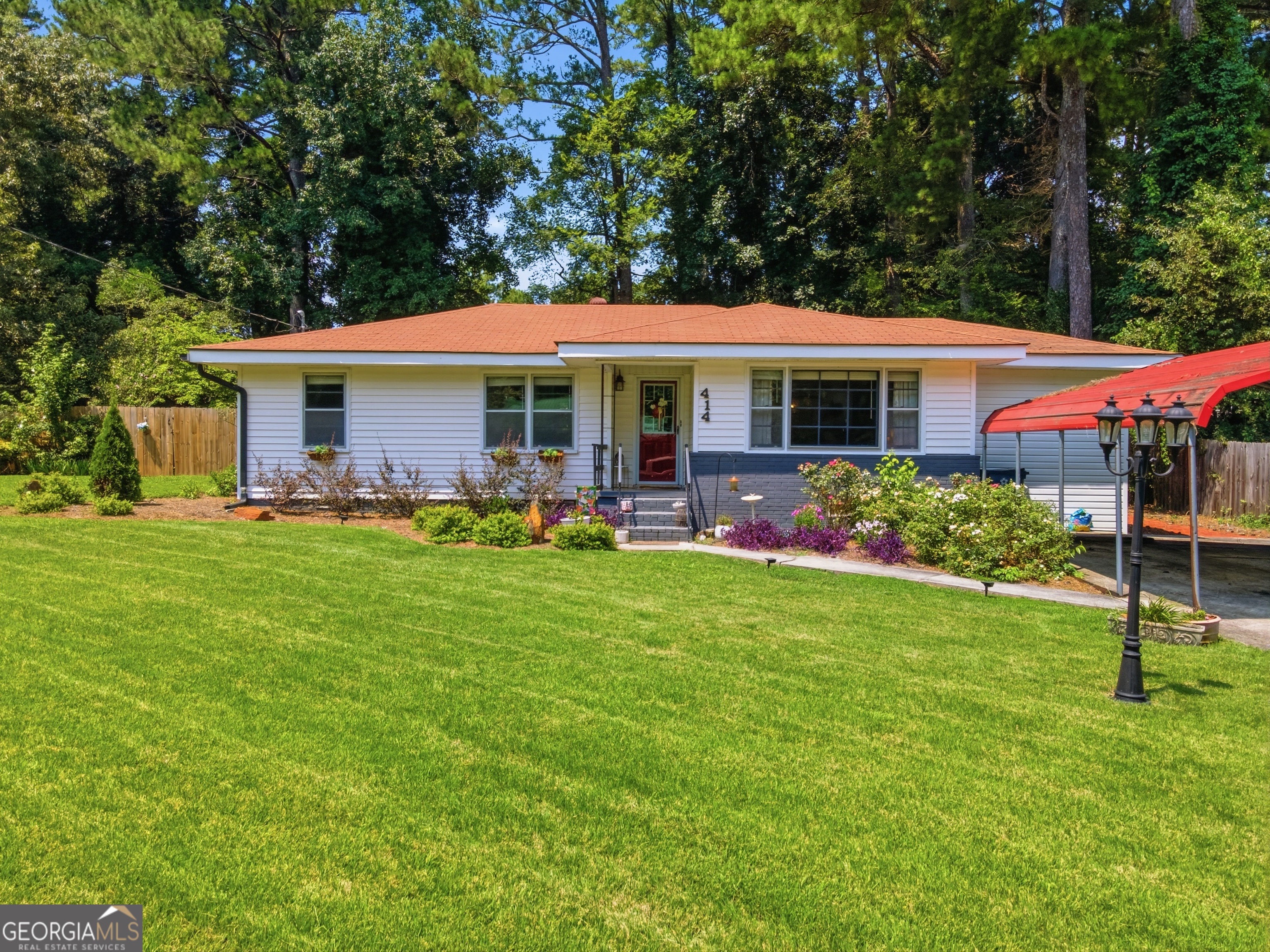 414 Robin Hood Road NE