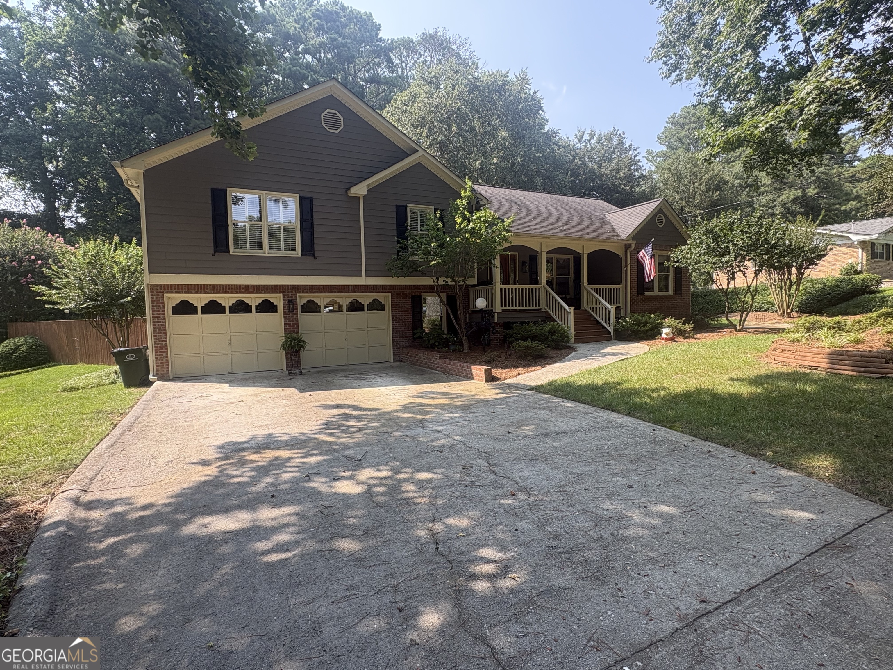 2759 Lanier Drive Property Photo 1