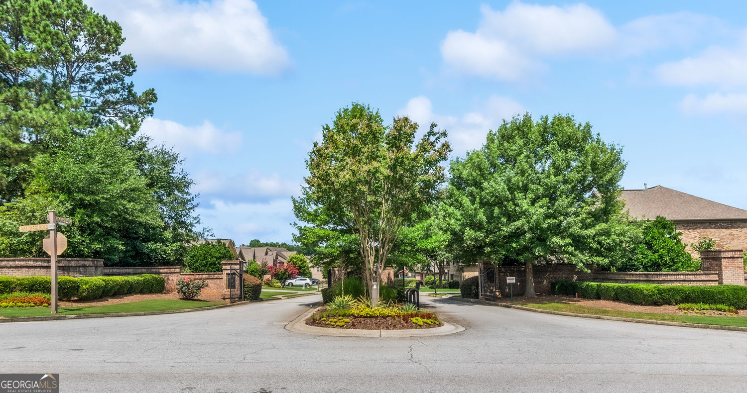419 Live Oak Pass Property Photo 4