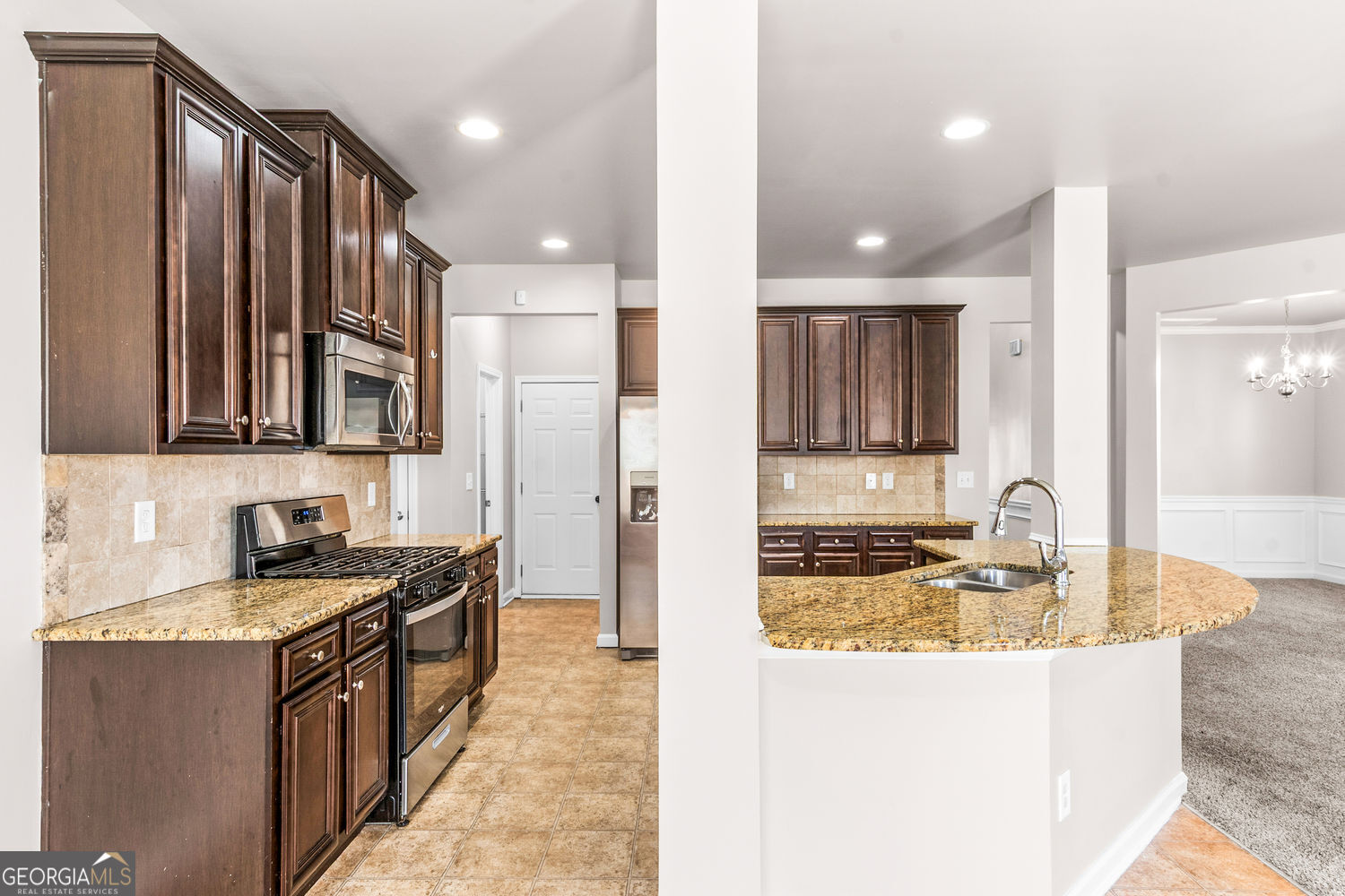 419 Live Oak Pass Property Photo 10