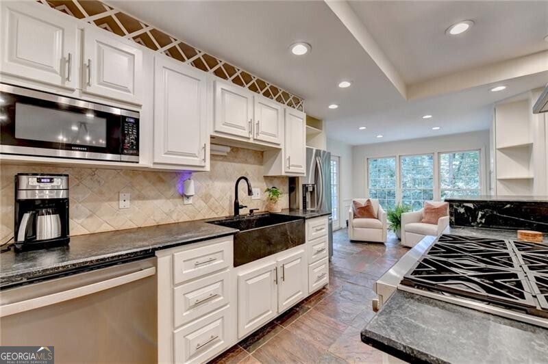 585 Cambridge Way Property Photo 19