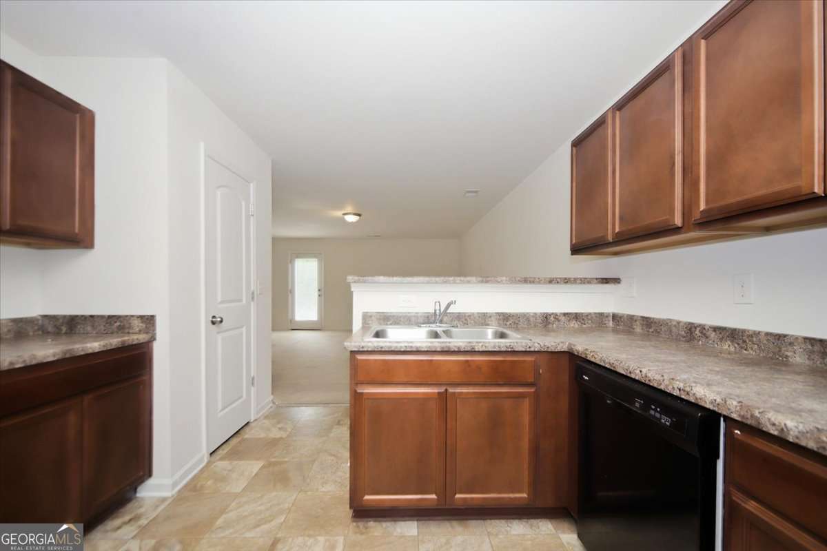 2543 Piering Drive Property Photo 5