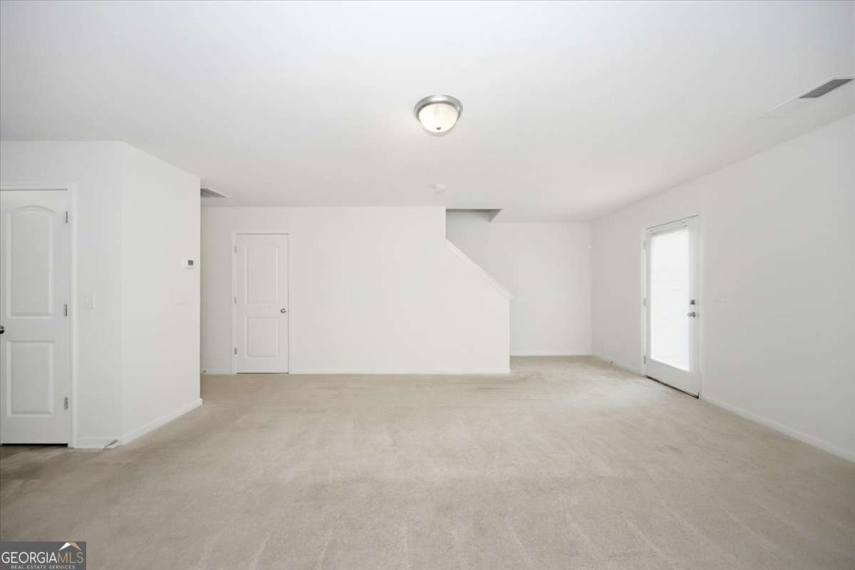 2543 Piering Drive Property Photo 8