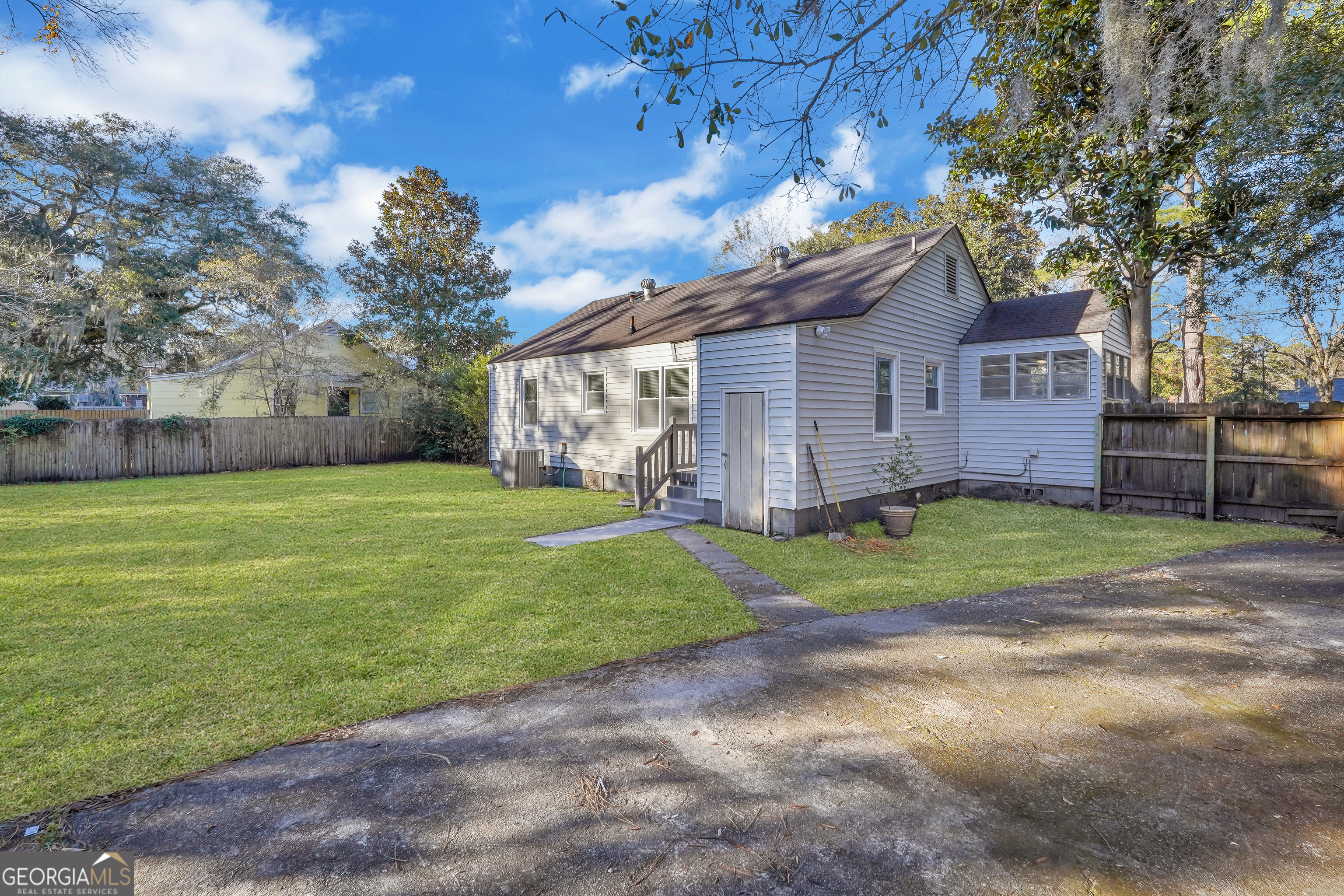 2205 Texas Avenue Property Photo 3