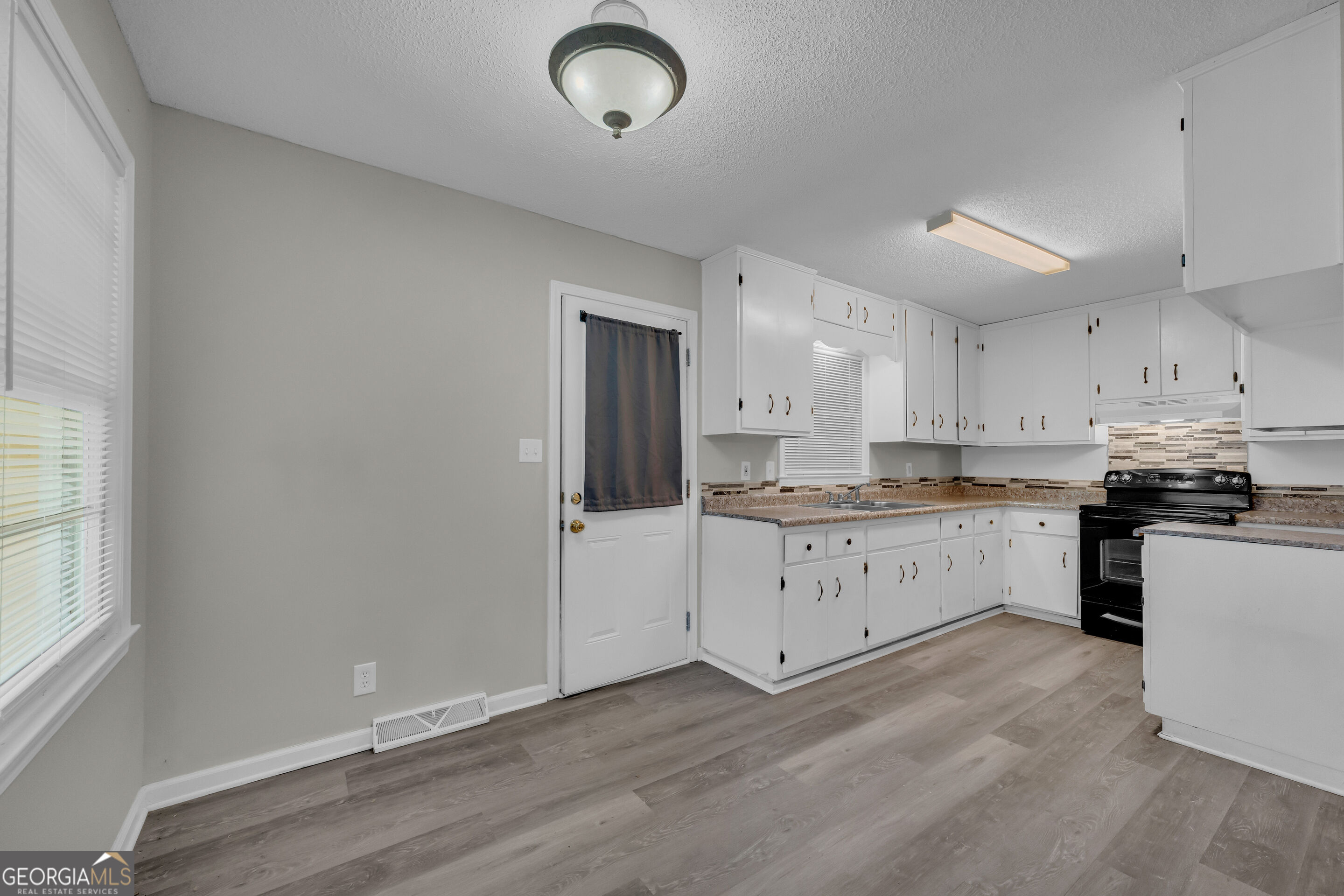 514 S Broad Street Property Photo 11