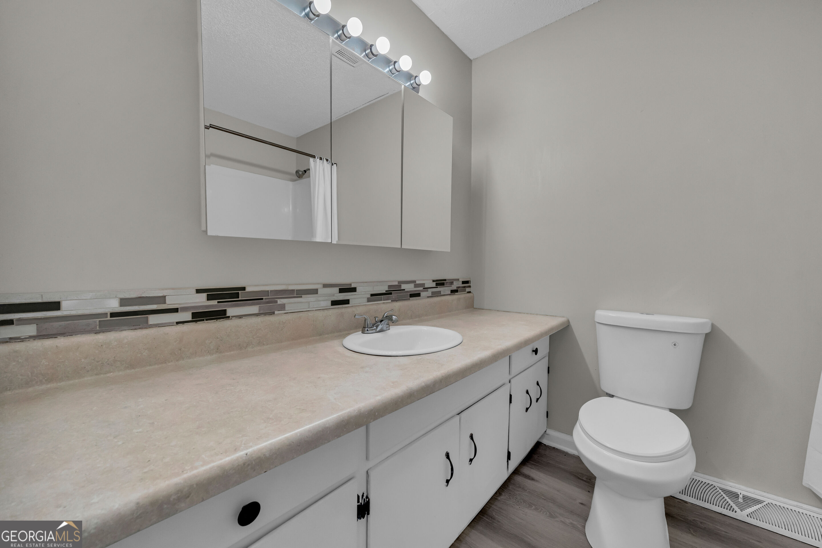 514 S Broad Street Property Photo 17