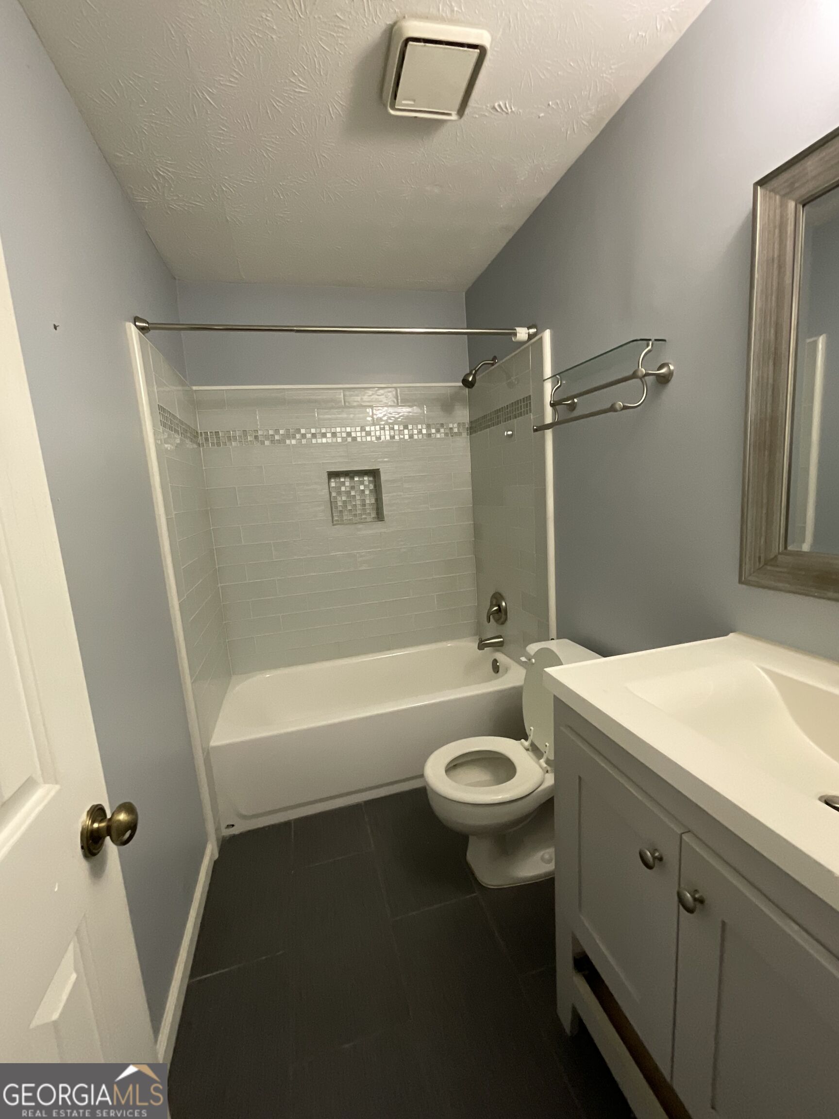 3969 Woodridge Way Property Photo 6