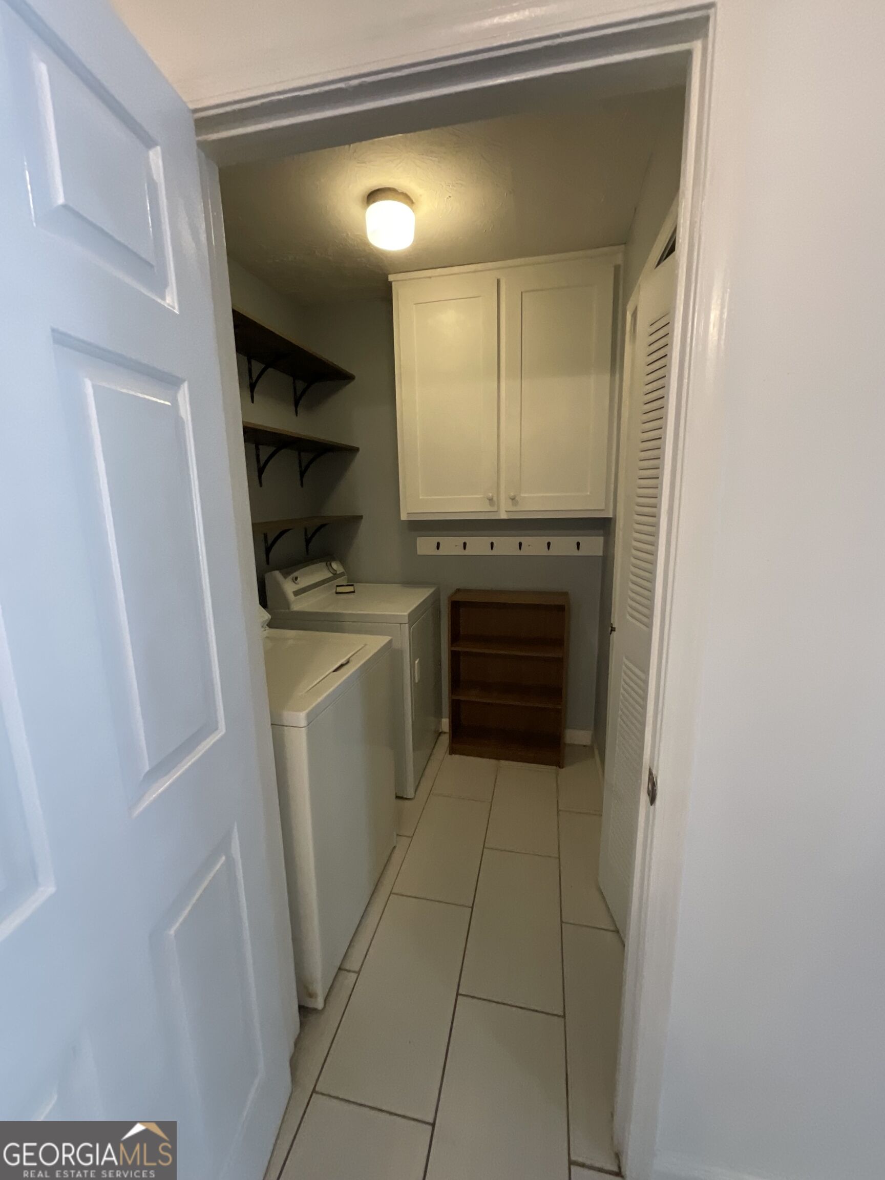 3969 Woodridge Way Property Photo 7