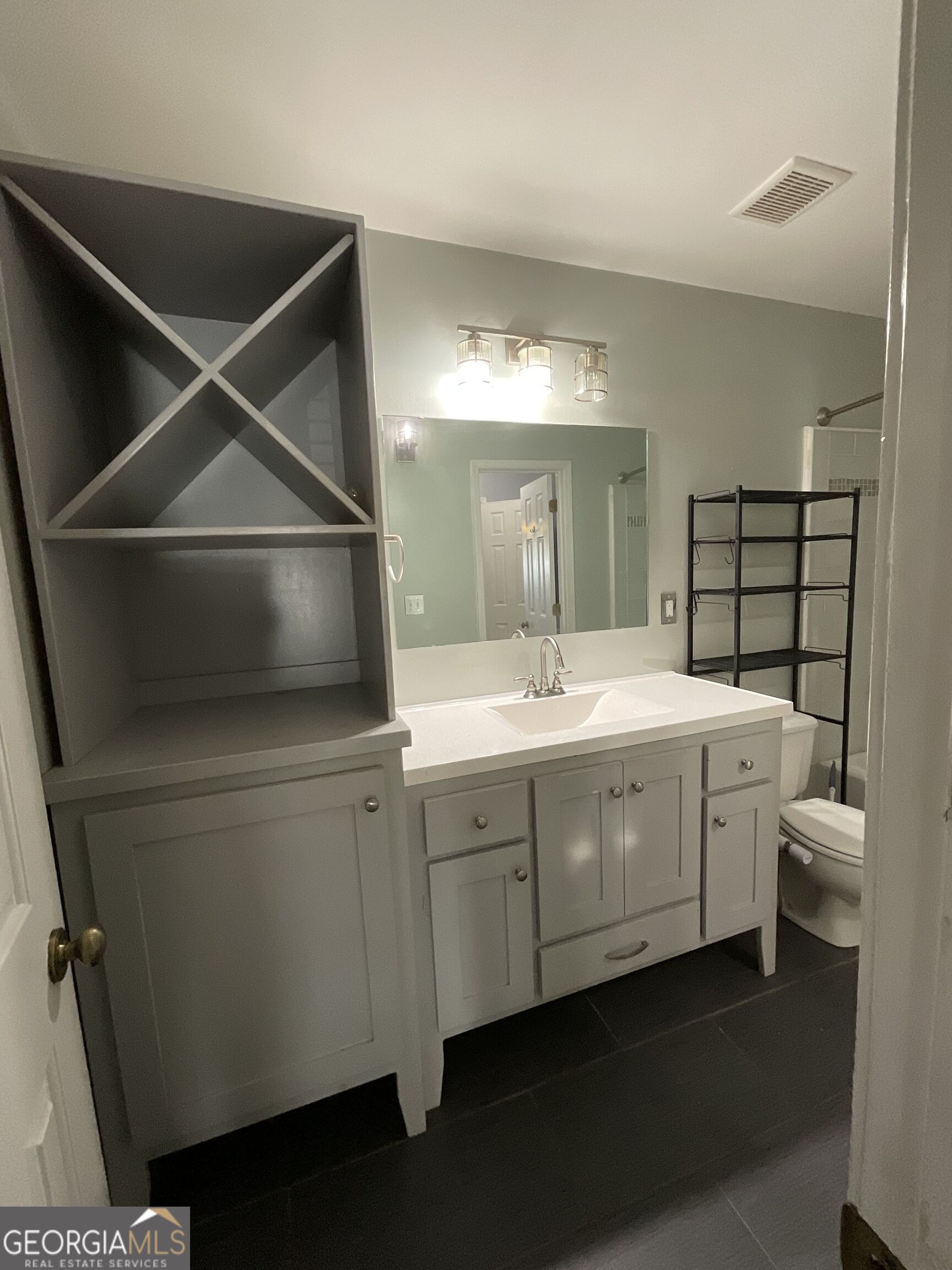3969 Woodridge Way Property Photo 10