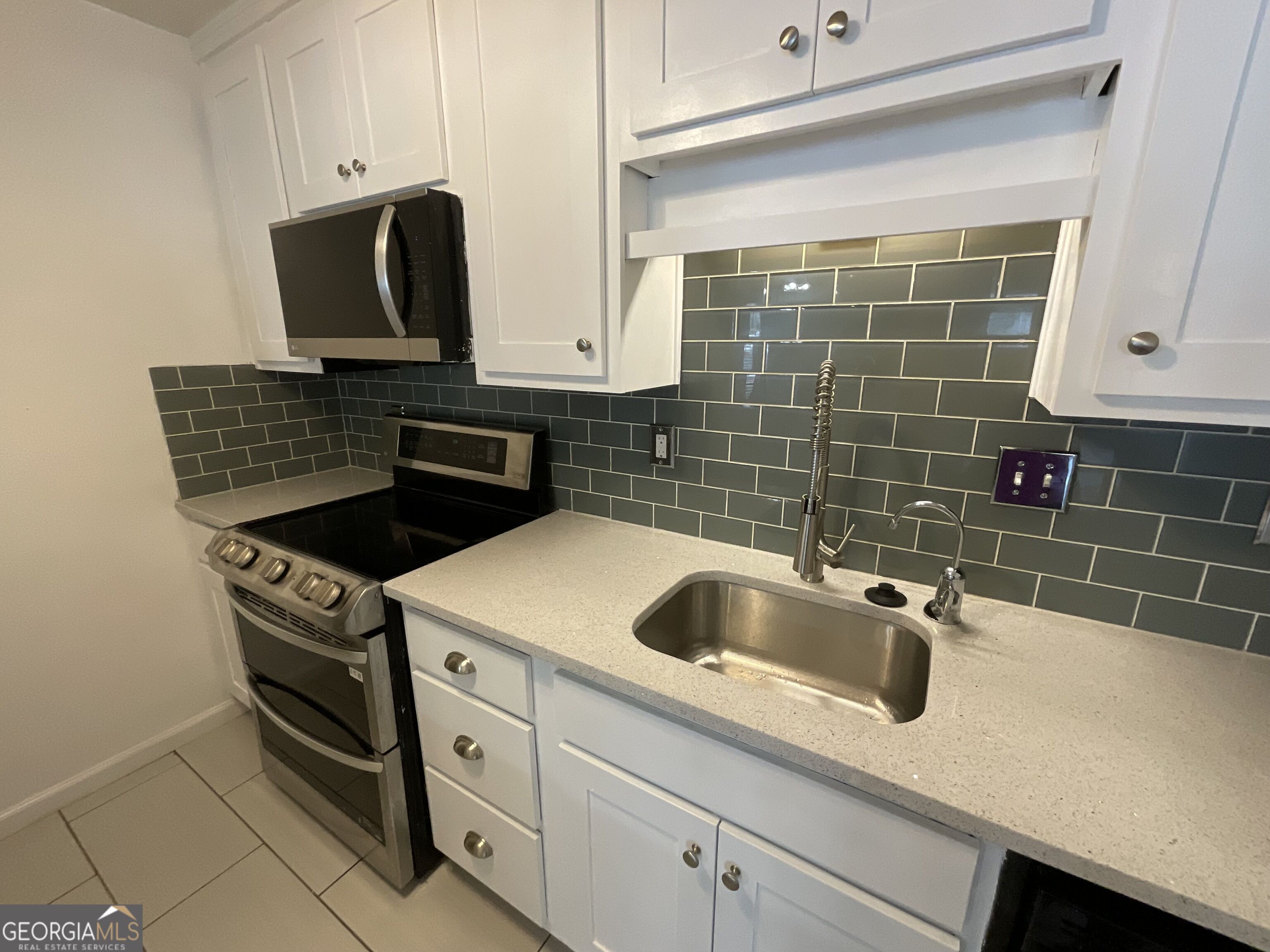3969 Woodridge Way Property Photo 13