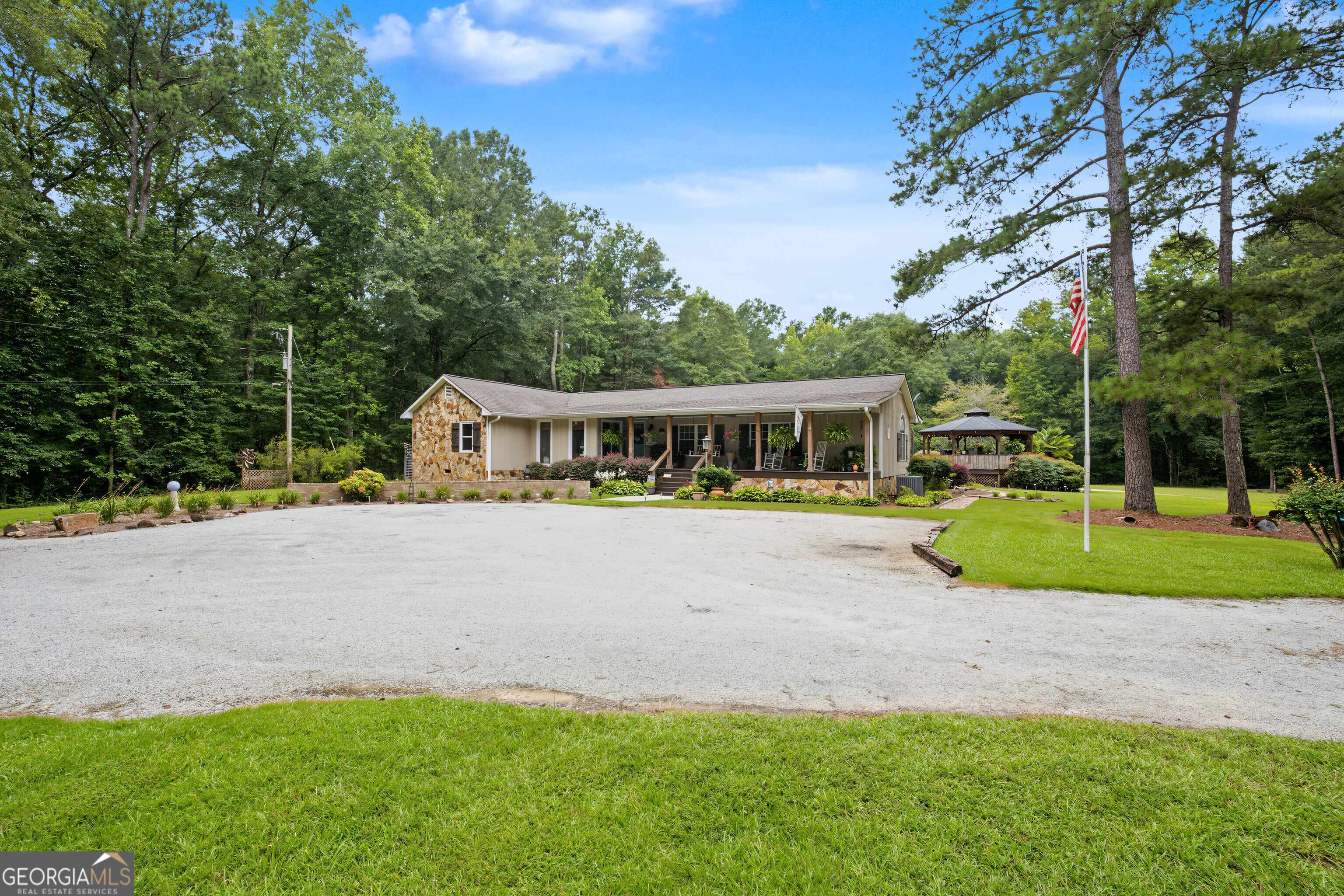 331 Clearwater Road Property Photo 3