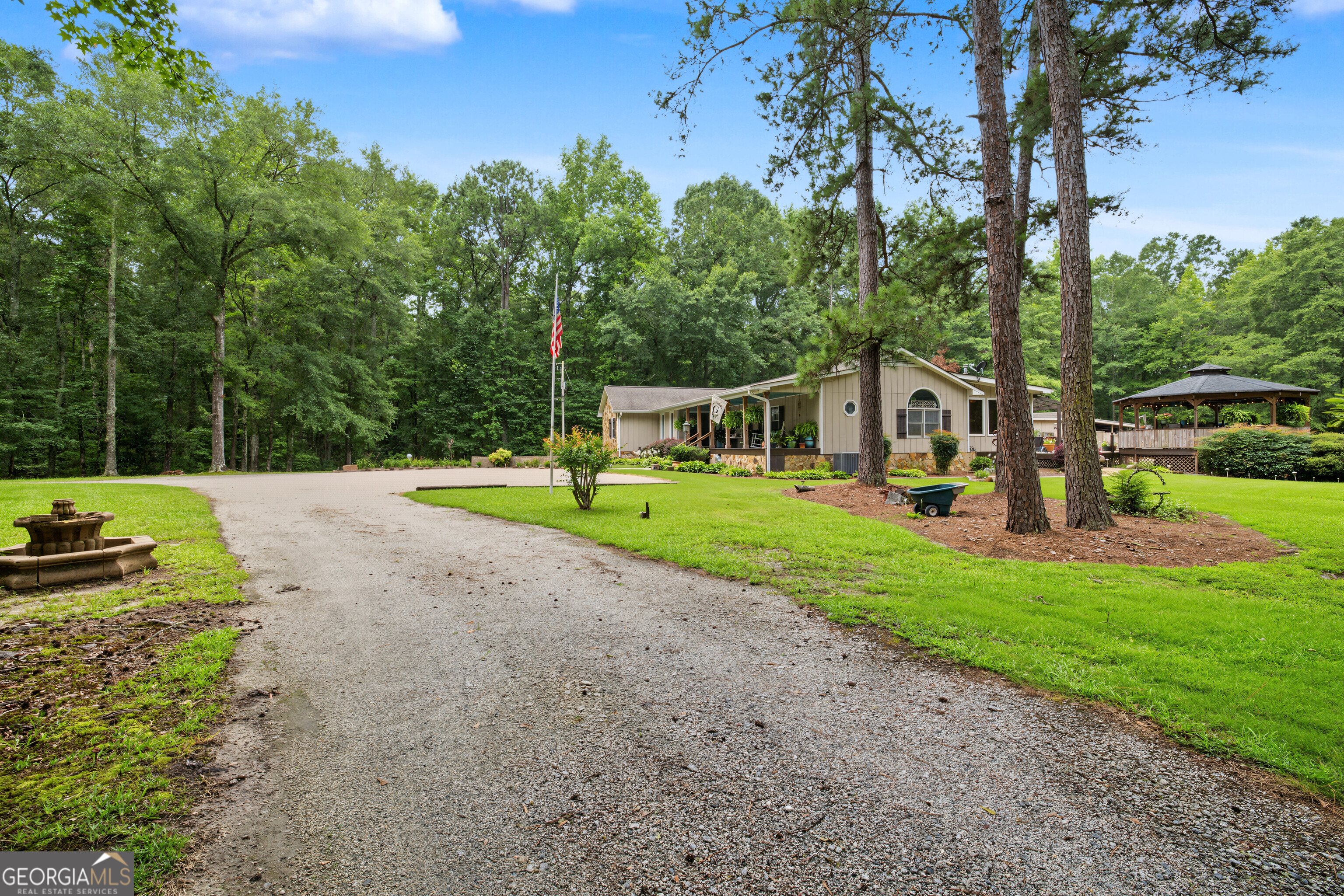 331 Clearwater Road Property Photo 6