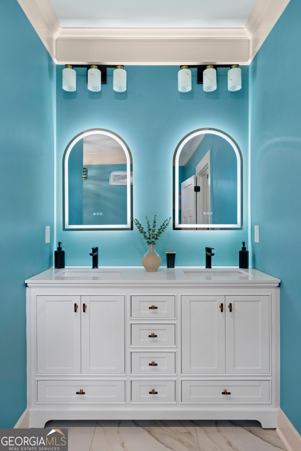 225 N Erwin Street Property Photo 23
