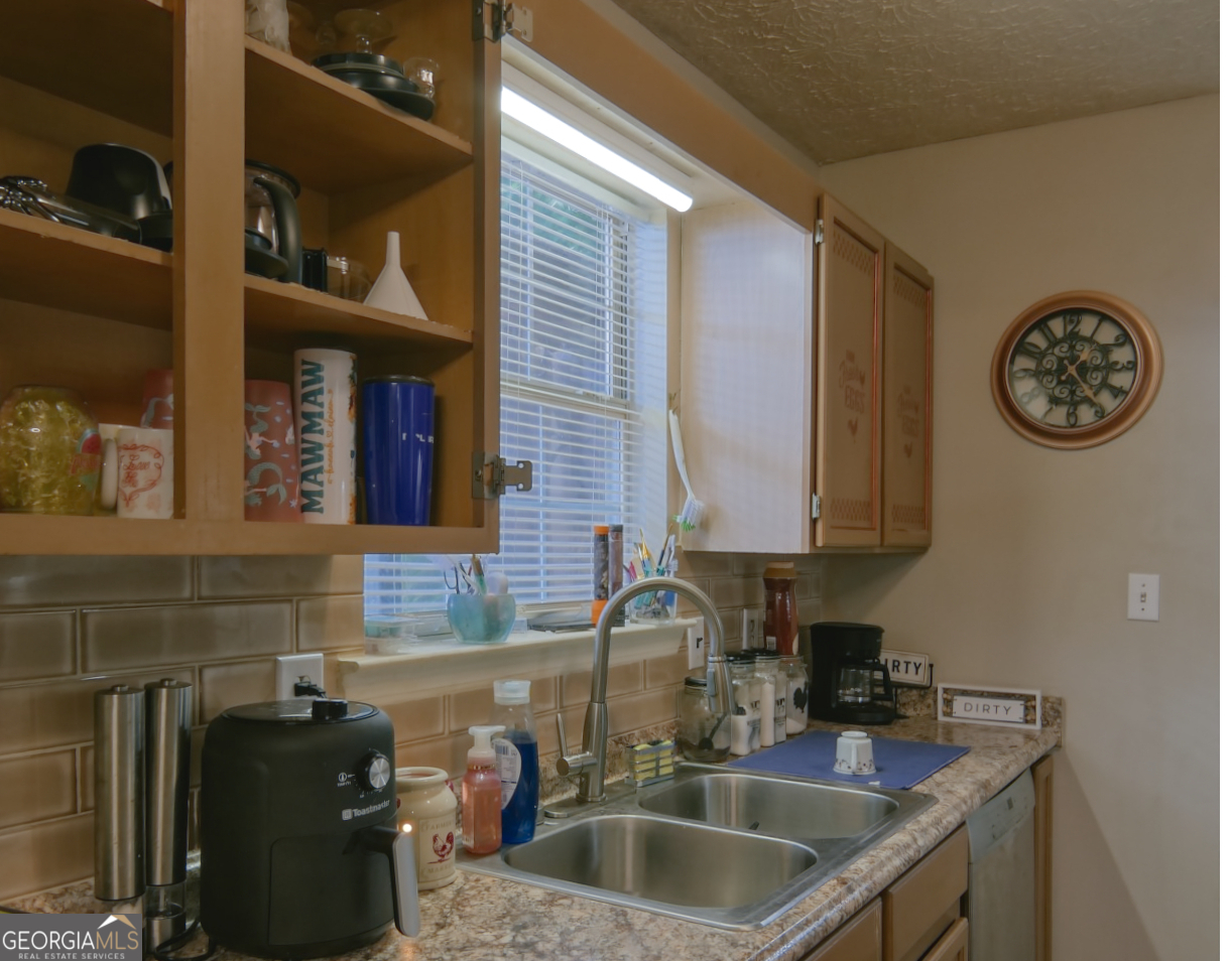 107 Honeysuckle Lane Property Photo 5