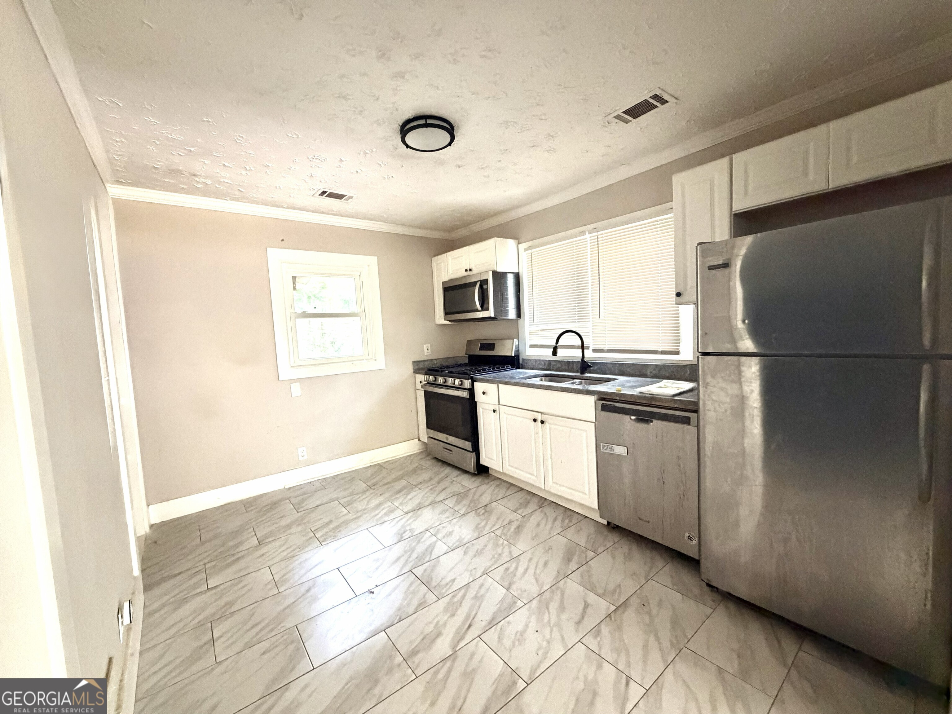 2486 Ivydale Drive Sw Property Photo 6