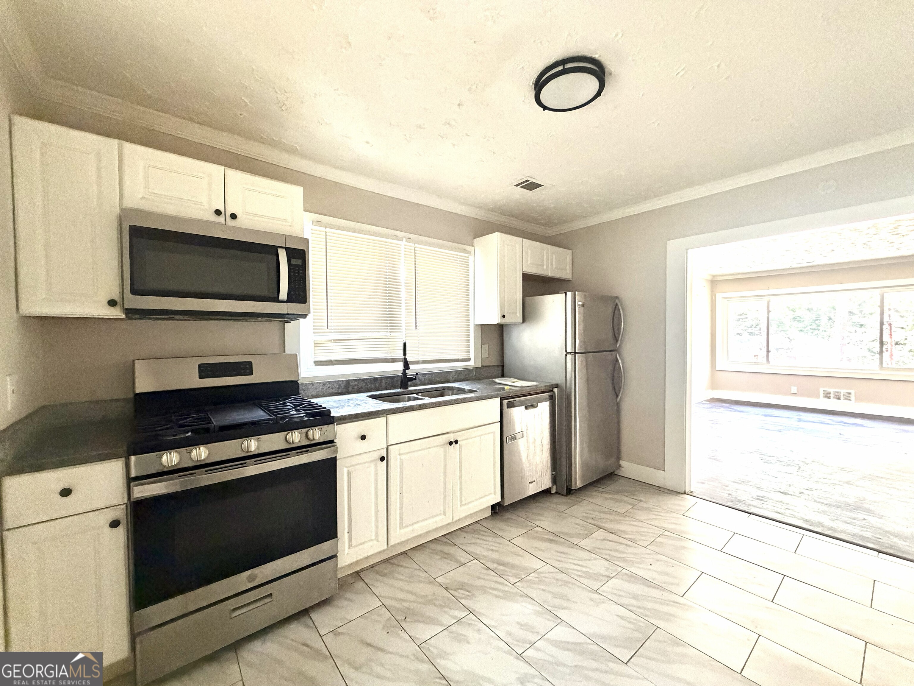 2486 Ivydale Drive Sw Property Photo 7