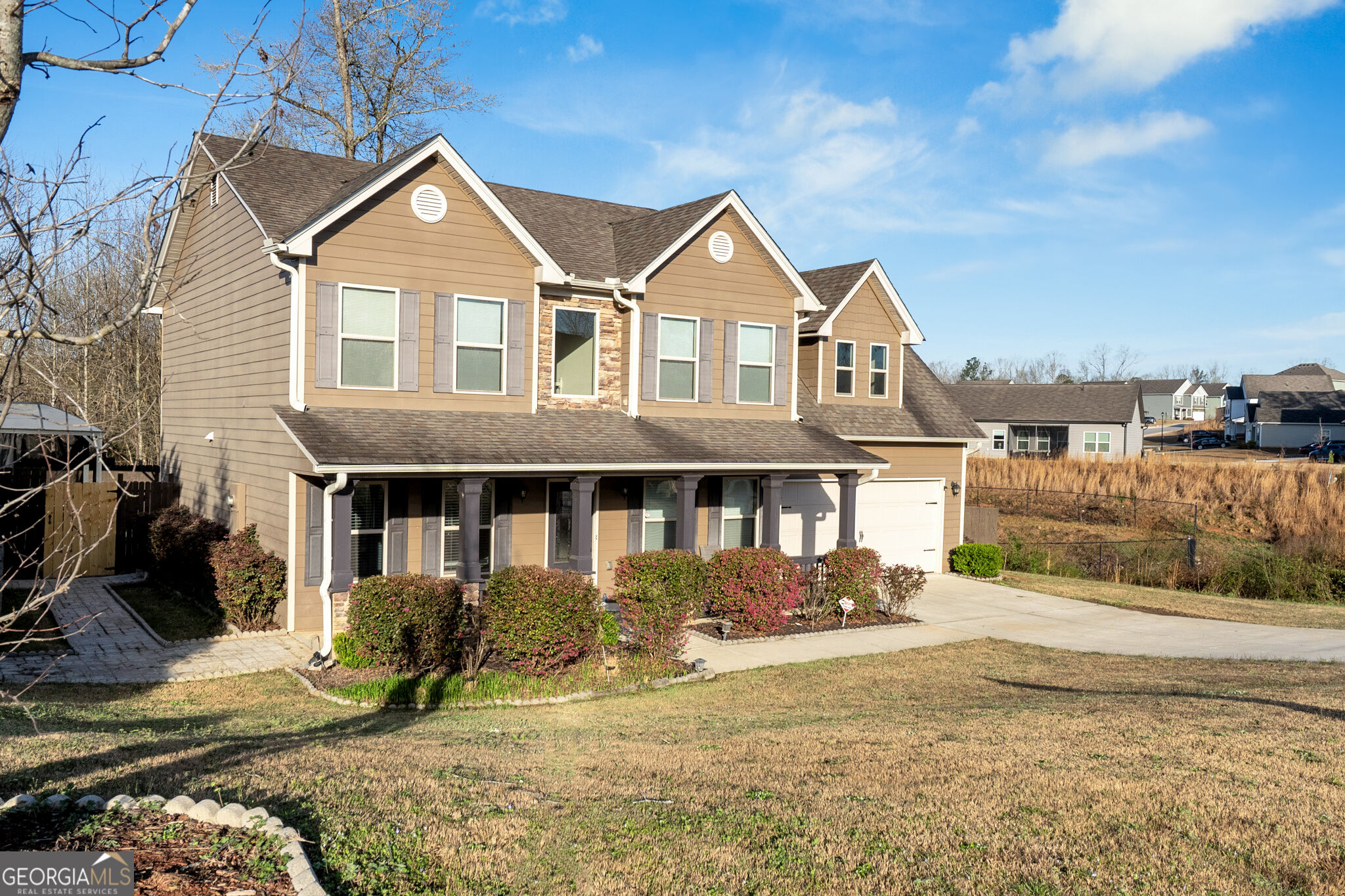 1615 Newport Drive Property Photo 2