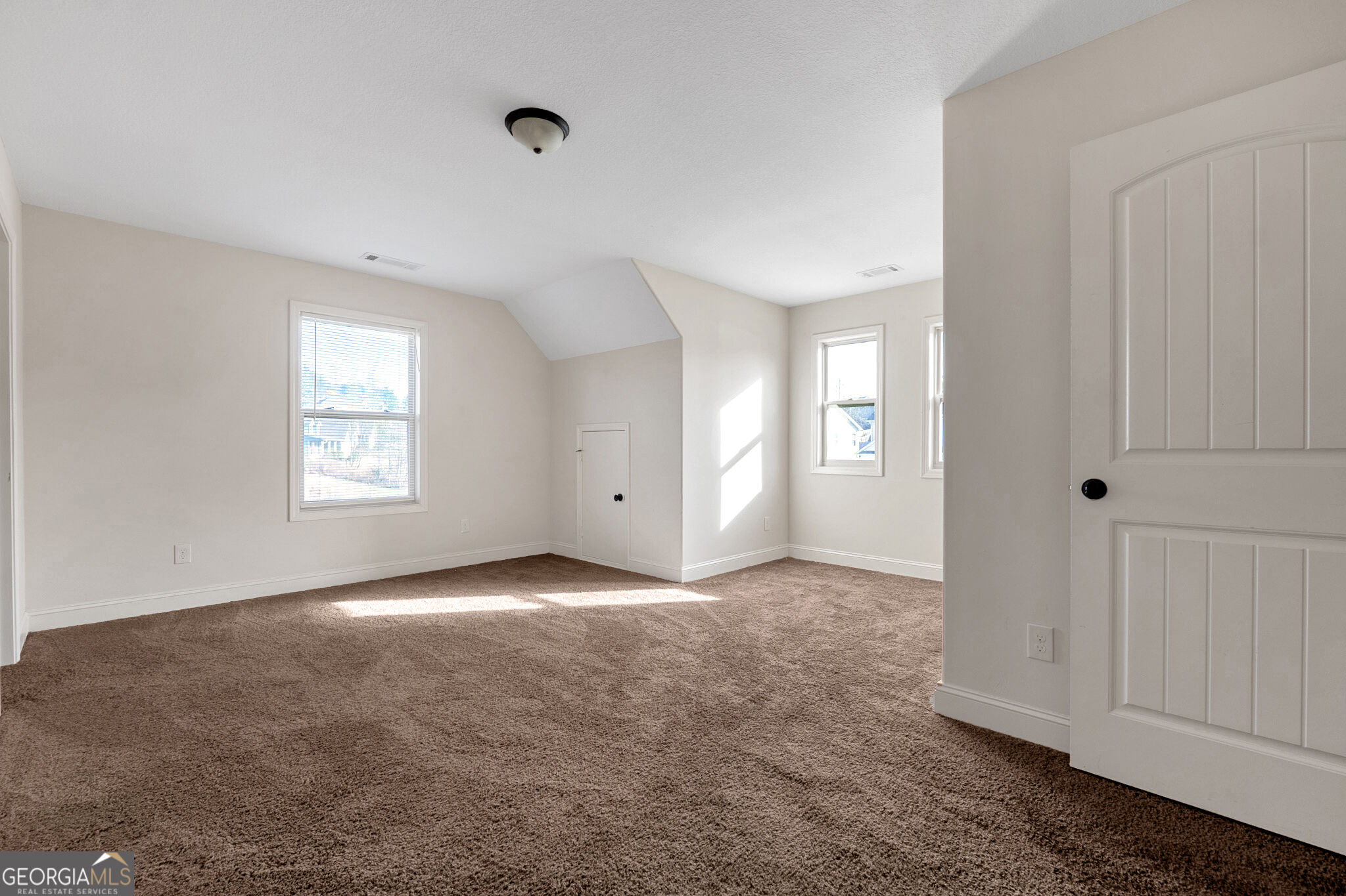 1615 Newport Drive Property Photo 4
