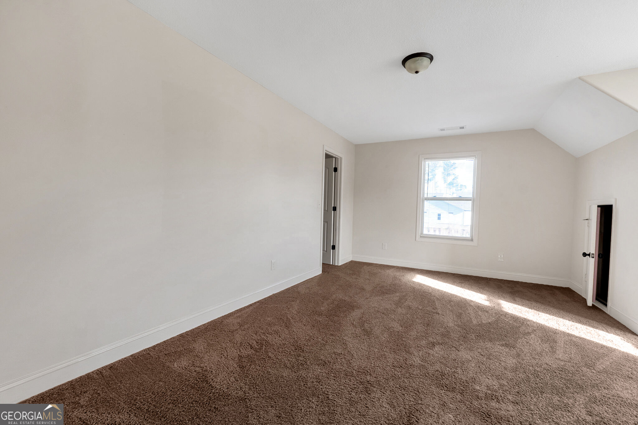 1615 Newport Drive Property Photo 5