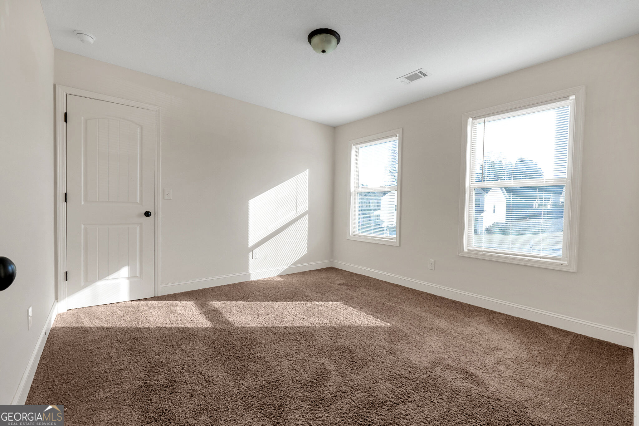 1615 Newport Drive Property Photo 6